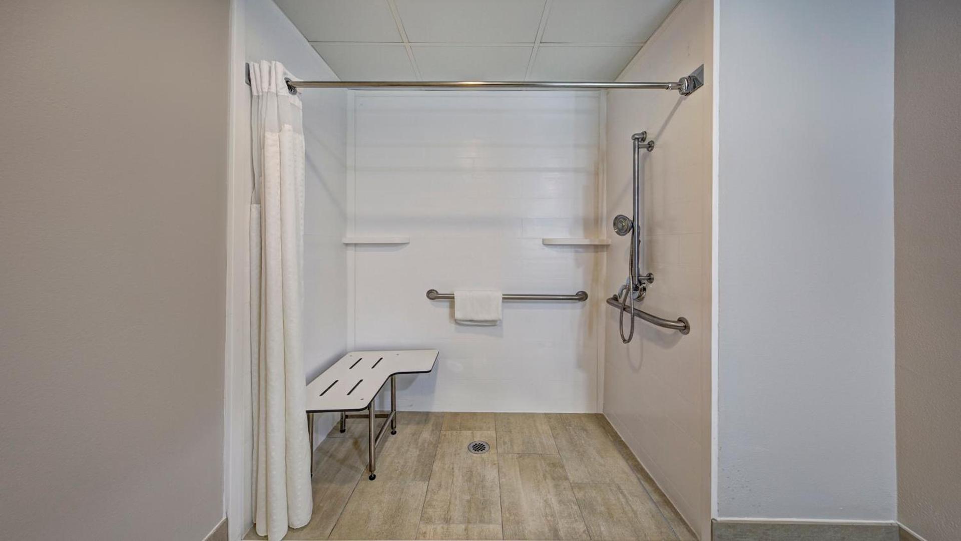 Holiday Inn Express & Suites Crossville by IHG photo 26