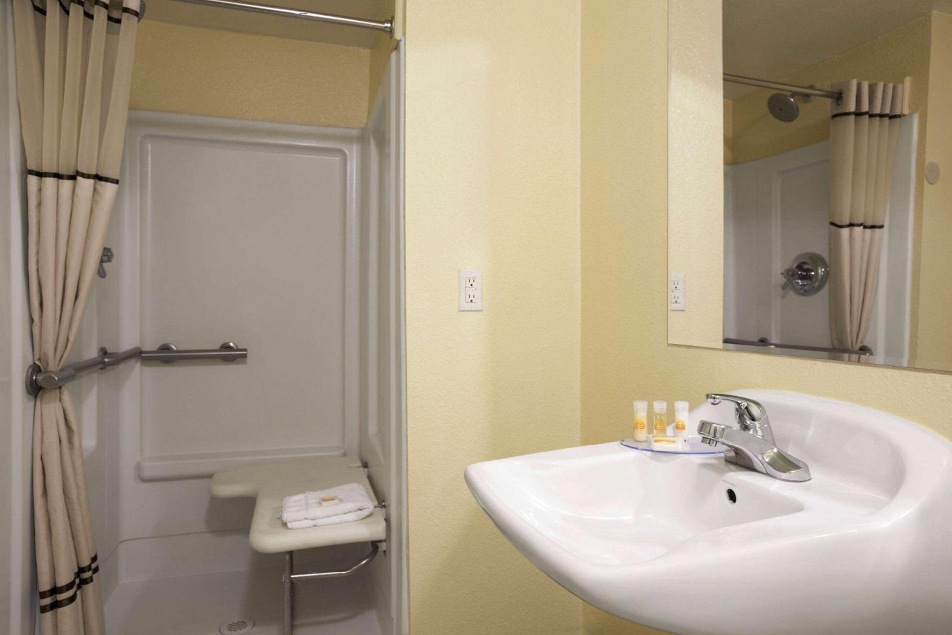 Days Inn by Wyndham Denver Downtown photo 15