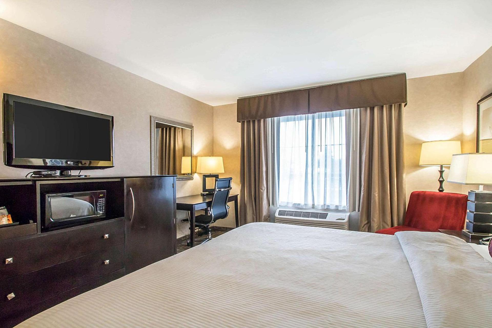 Clarion Inn Elmhurst - Oak Brook near I-88, I-290, I-294 photo 19