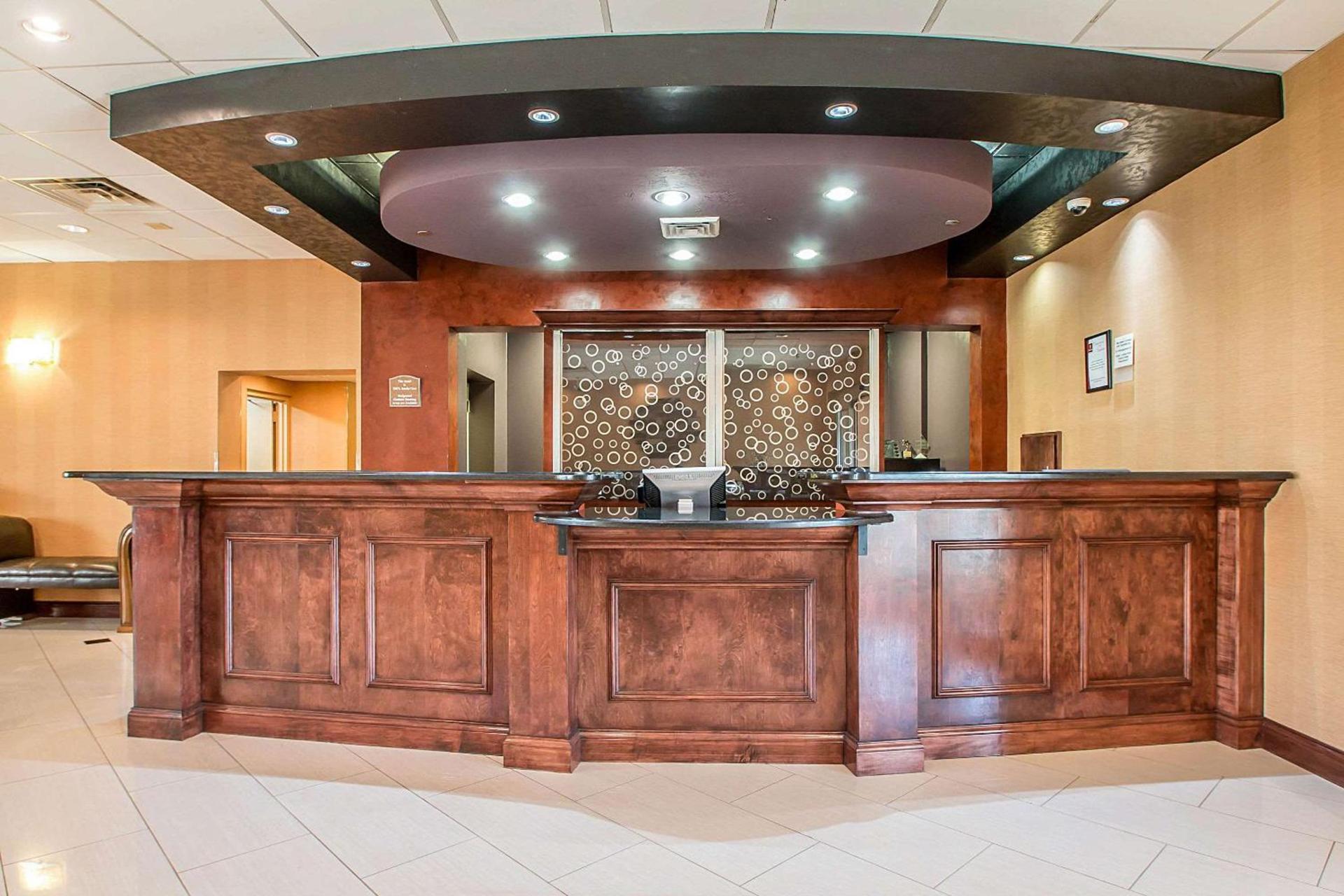 Clarion Inn Elmhurst - Oak Brook near I-88, I-290, I-294 photo 4