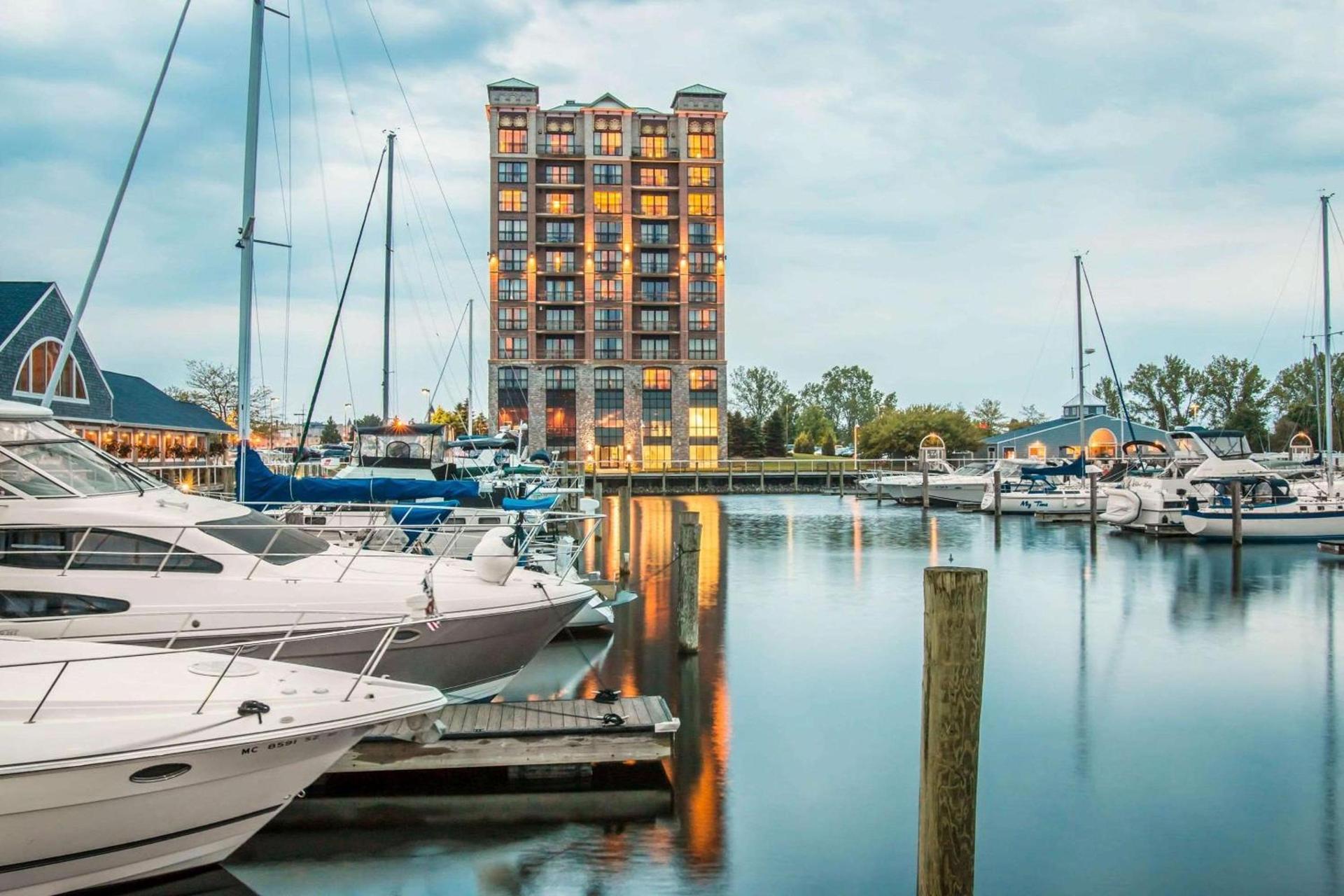 Shoreline Inn & Conference Center, an Ascend Collection Hotel — hotel in Muskegon