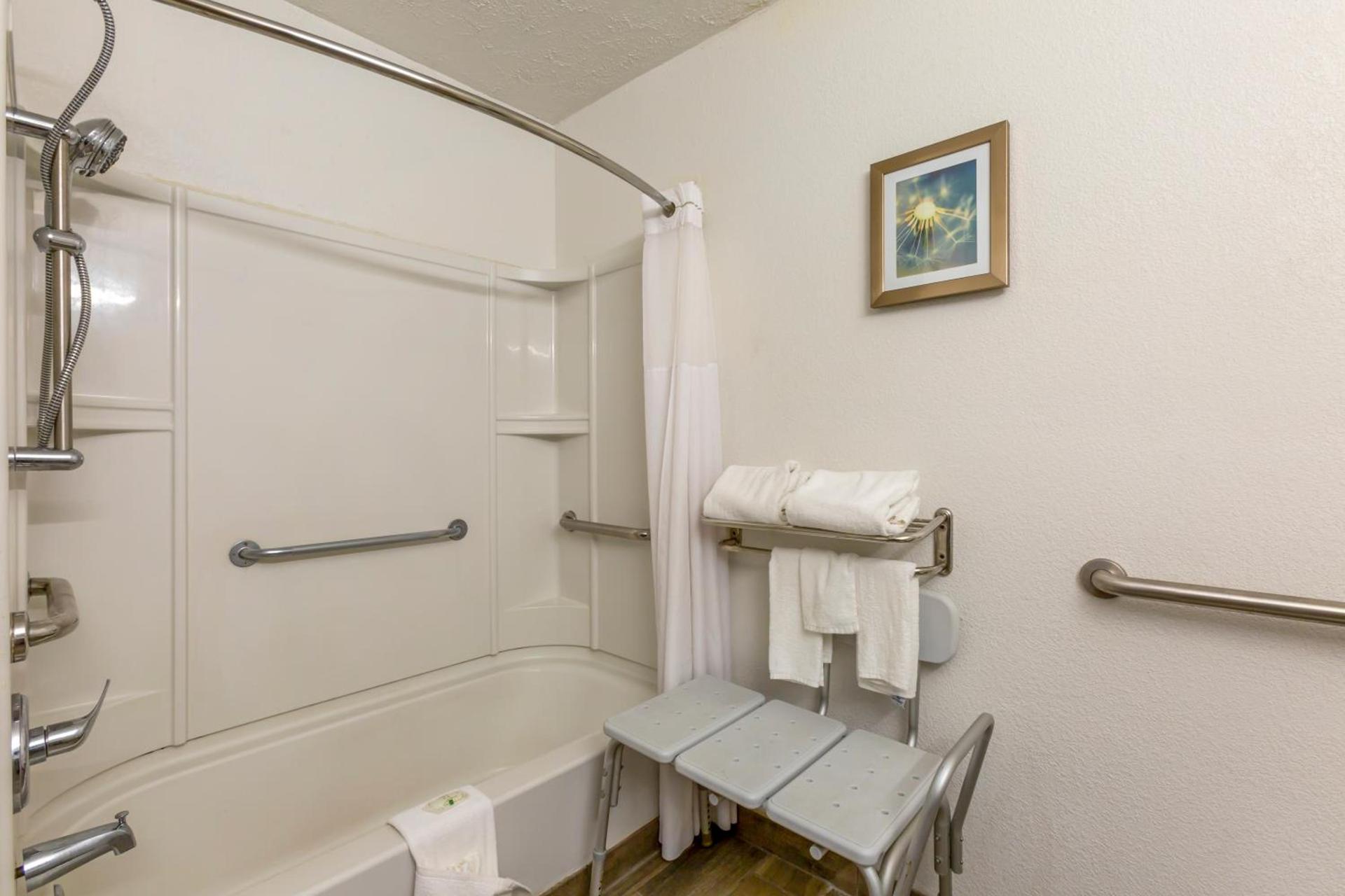 Quality Inn Alexis Rd photo 35
