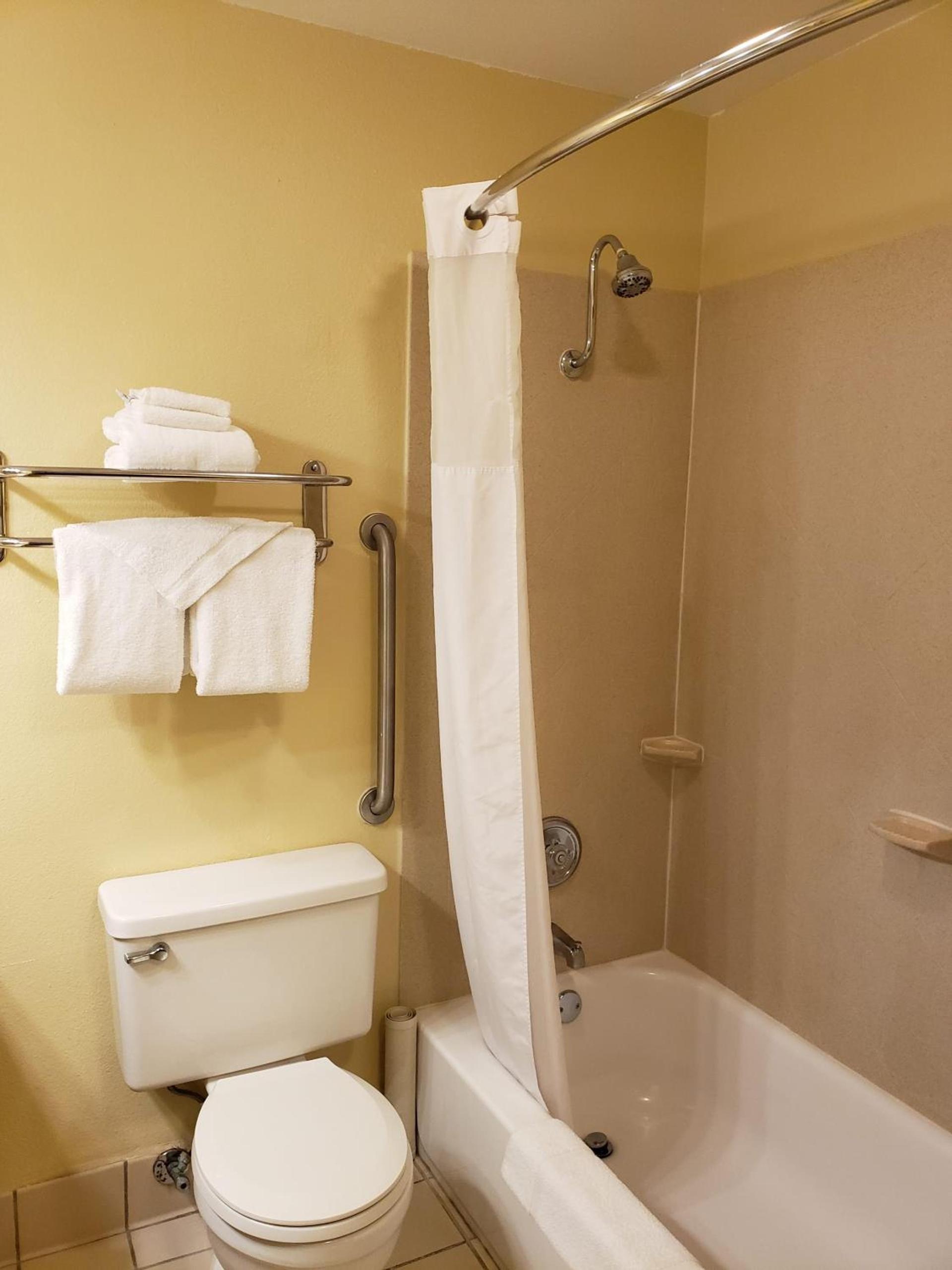 Quality Inn & Suites Vancouver - Hazel Dell photo 29