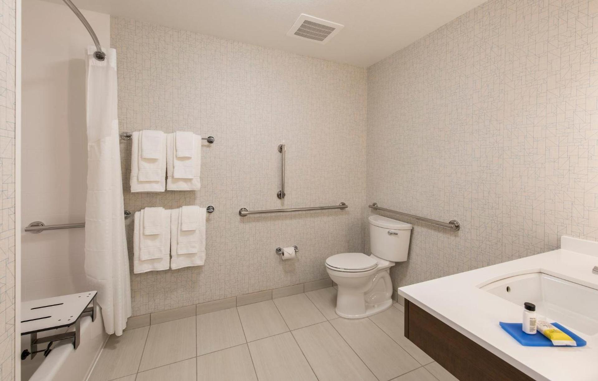 Holiday Inn Express & Suites - Phoenix North - Happy Valley by IHG photo 39