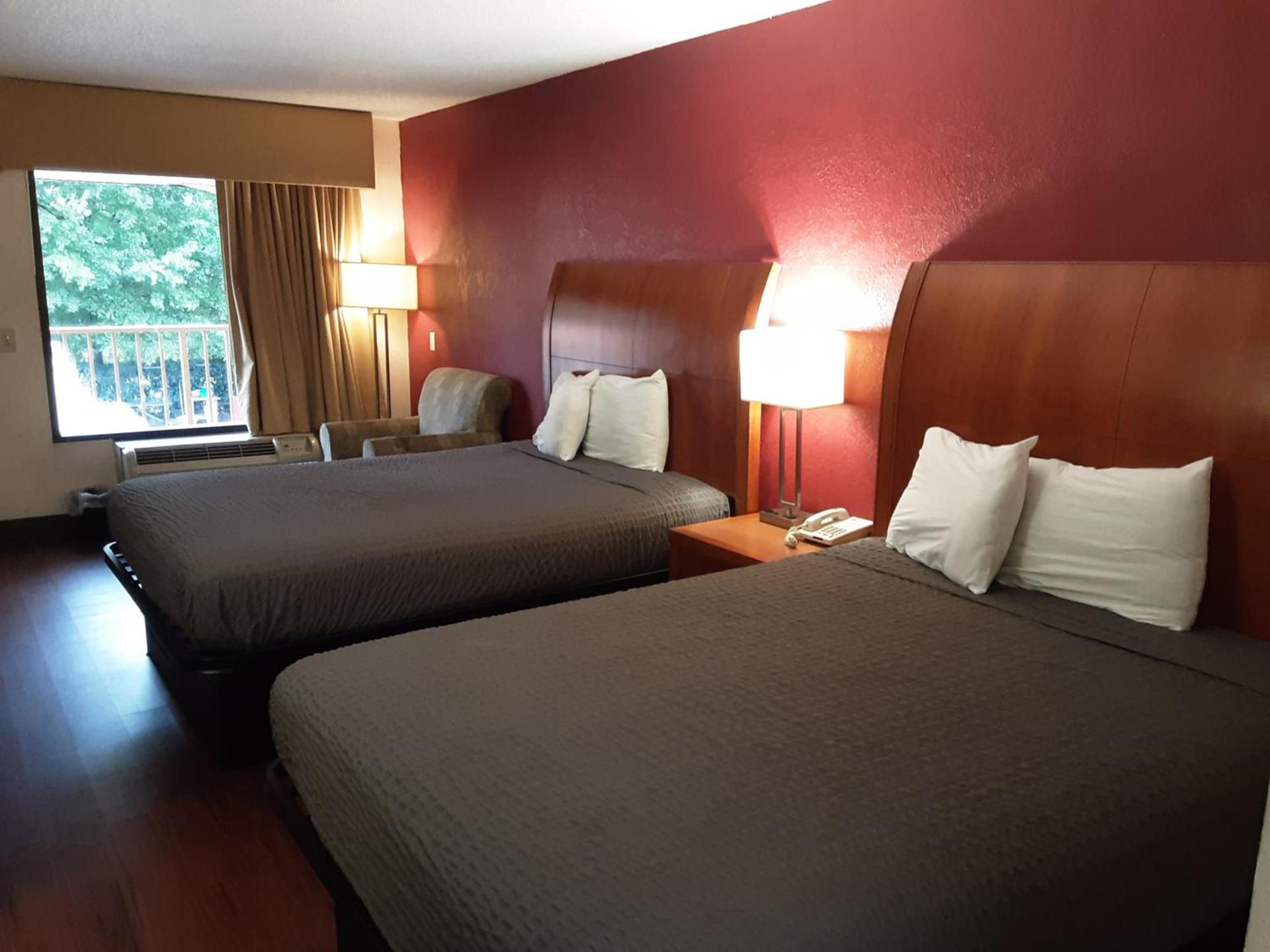 Econo Lodge Inn & Suites Griffin North photo 18