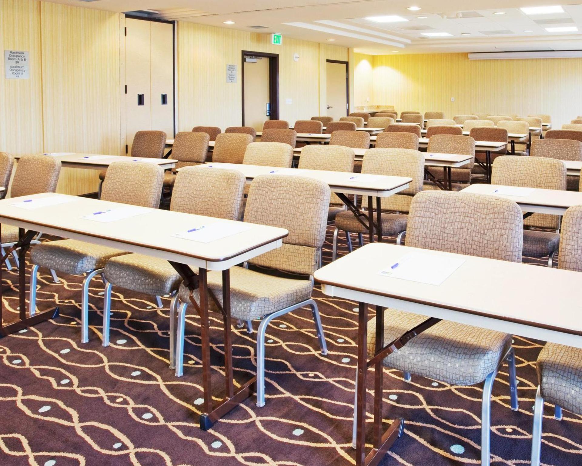 Holiday Inn Express & Suites Salinas by IHG photo 4