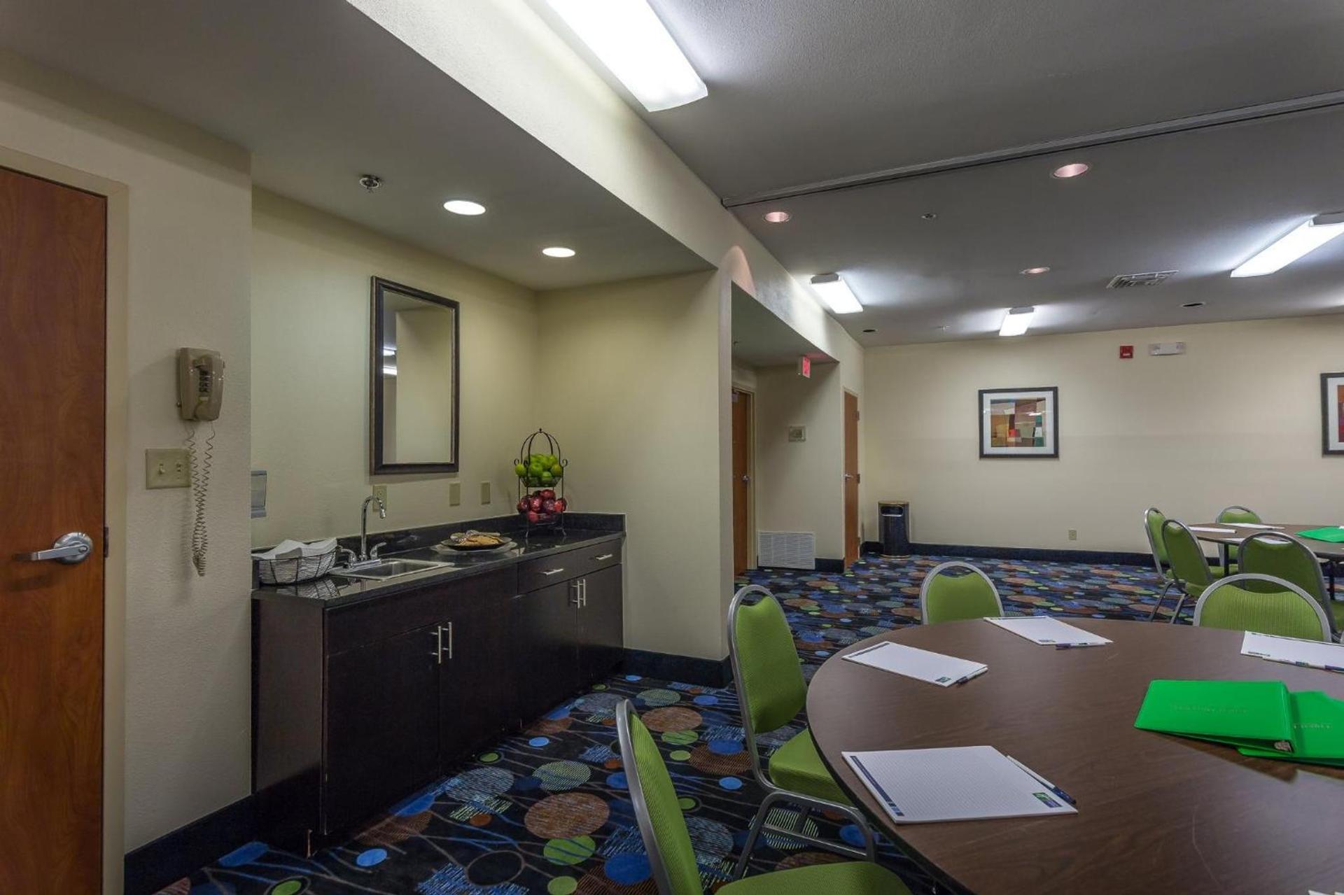 Holiday Inn Express Hotel & Suites Edmond by IHG photo 35