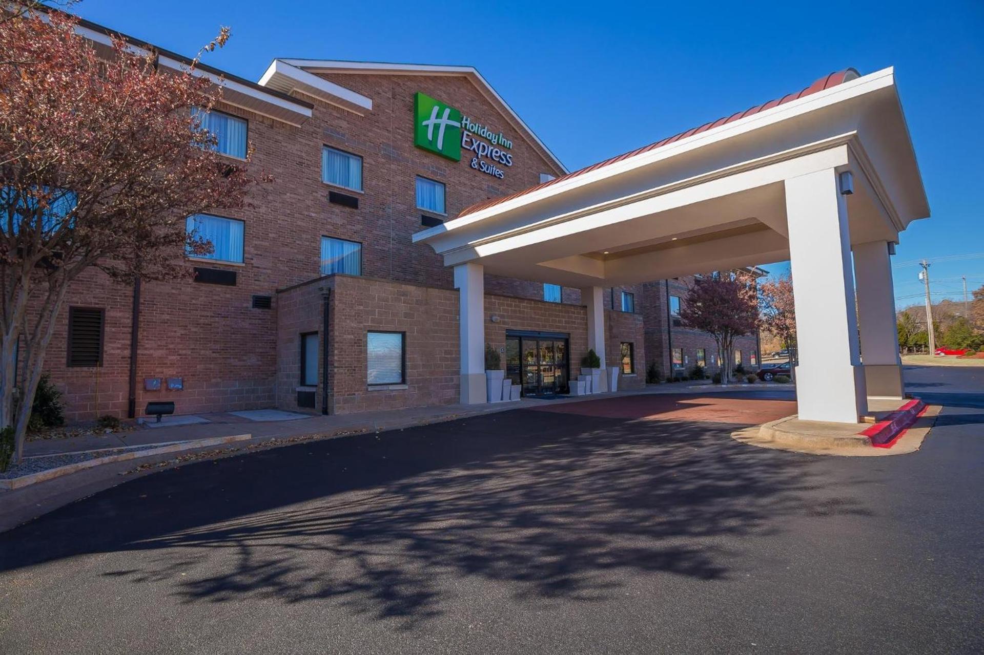Holiday Inn Express Hotel & Suites Edmond by IHG photo 2