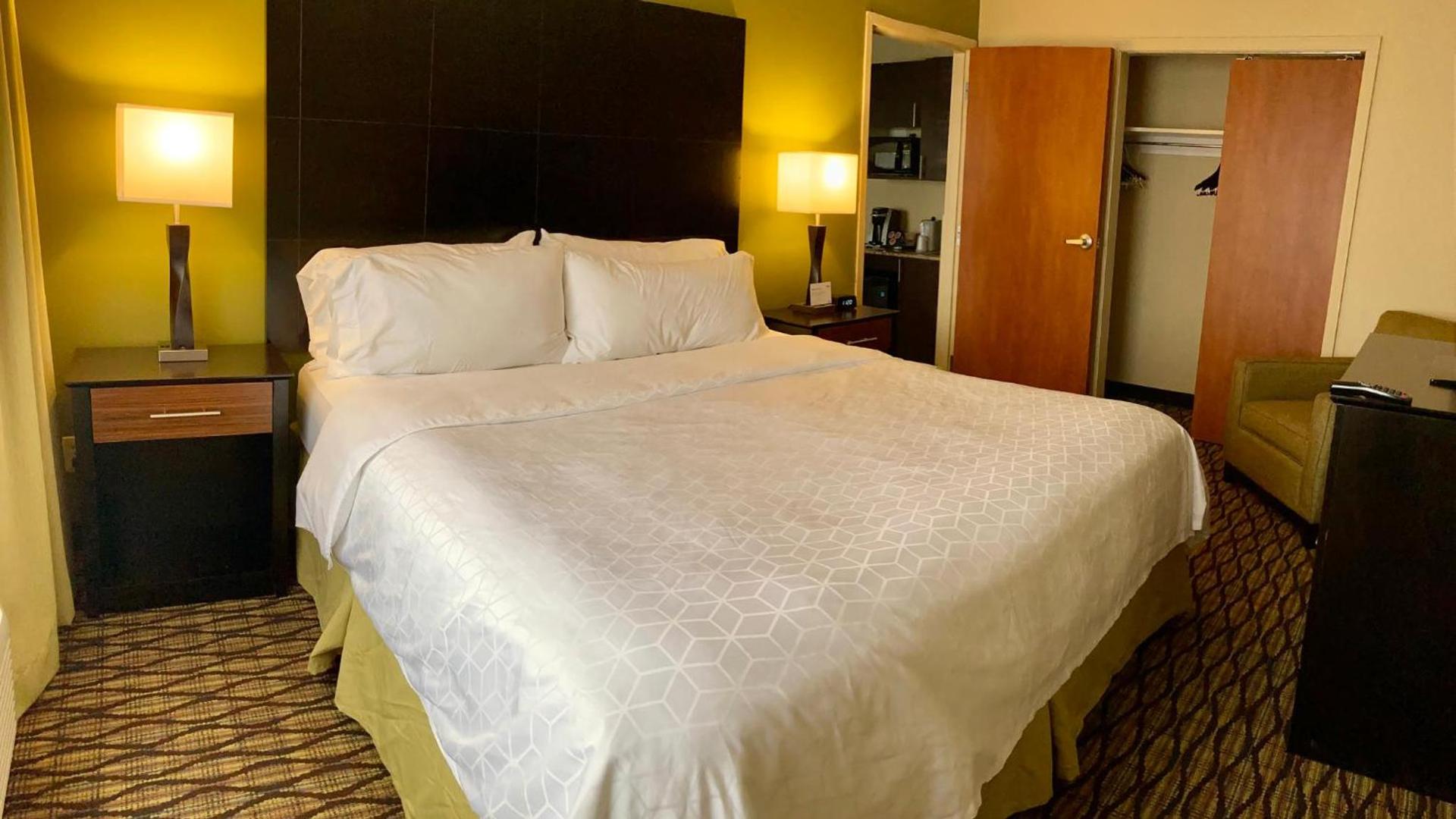Holiday Inn Express Hotel & Suites Edmond by IHG photo 10
