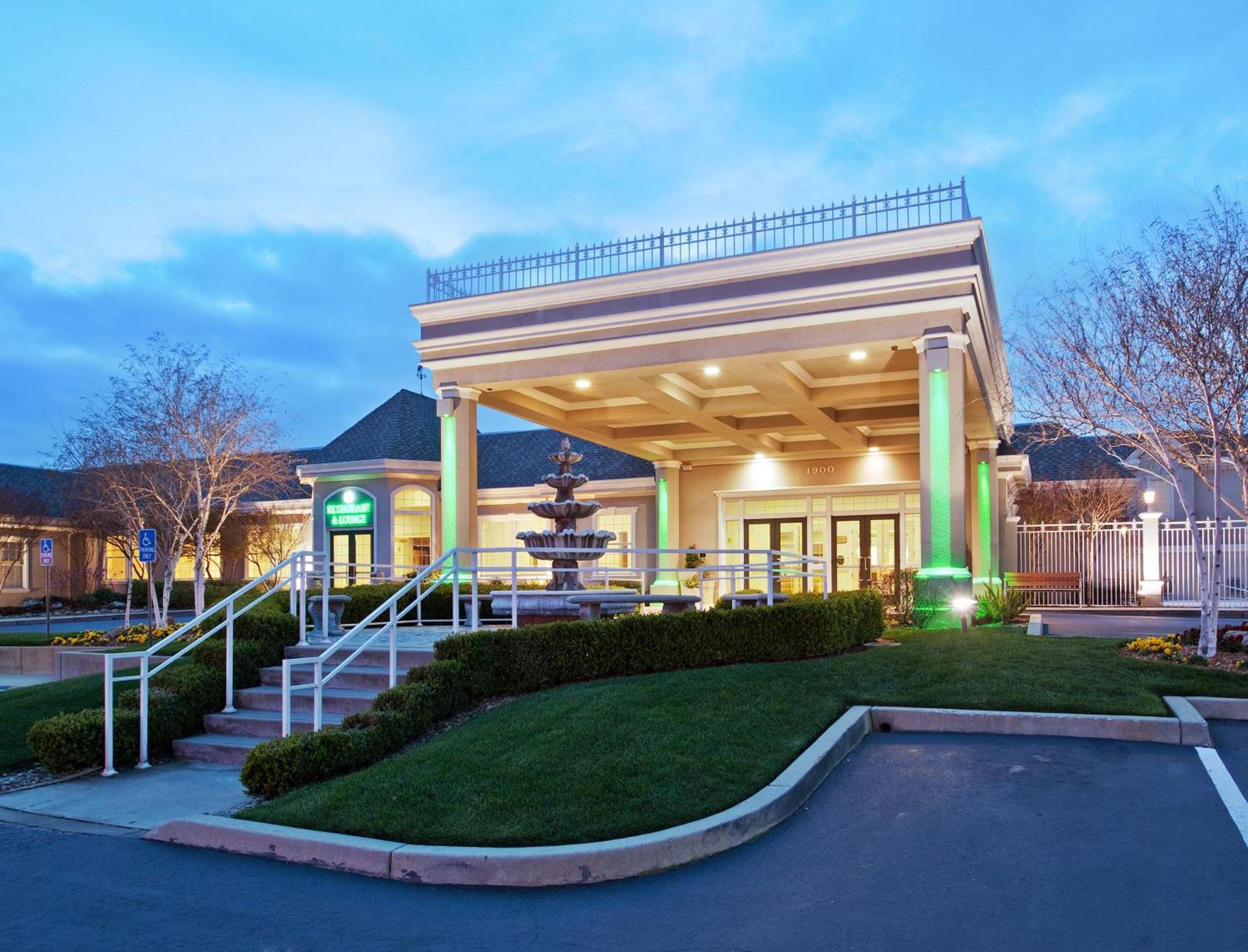 Holiday Inn Redding by IHG photo 1