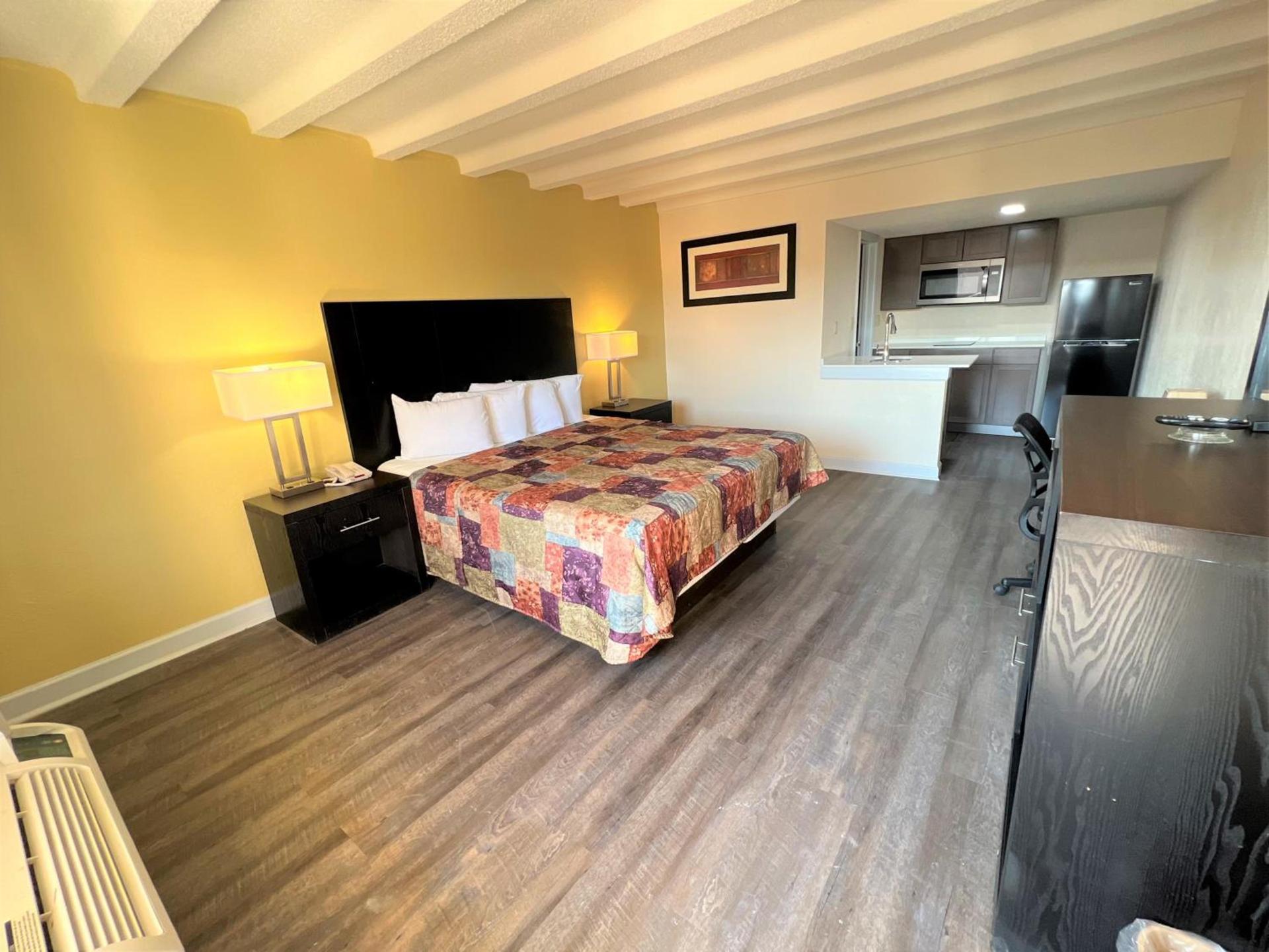 James River Inn & Suites photo 16