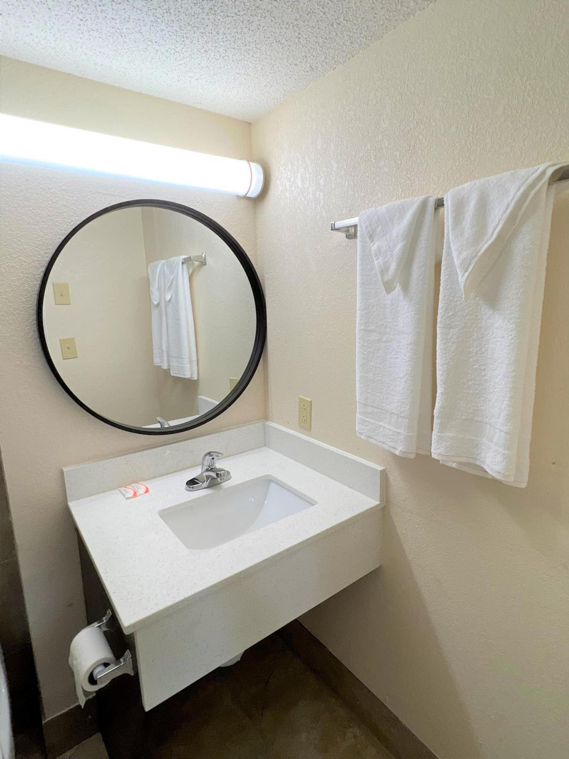 James River Inn & Suites photo 9