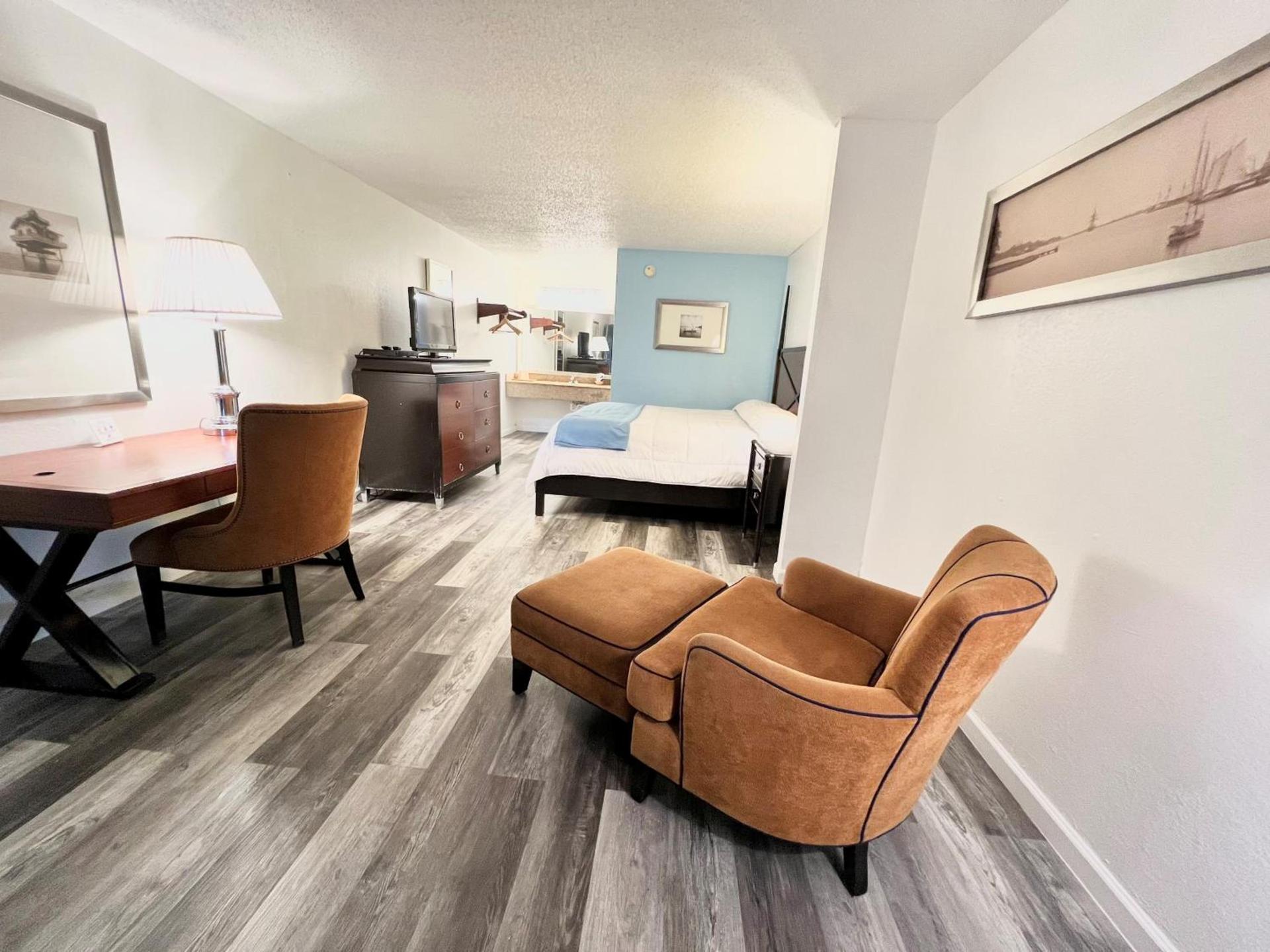 Bayou Inn & Suites photo 13