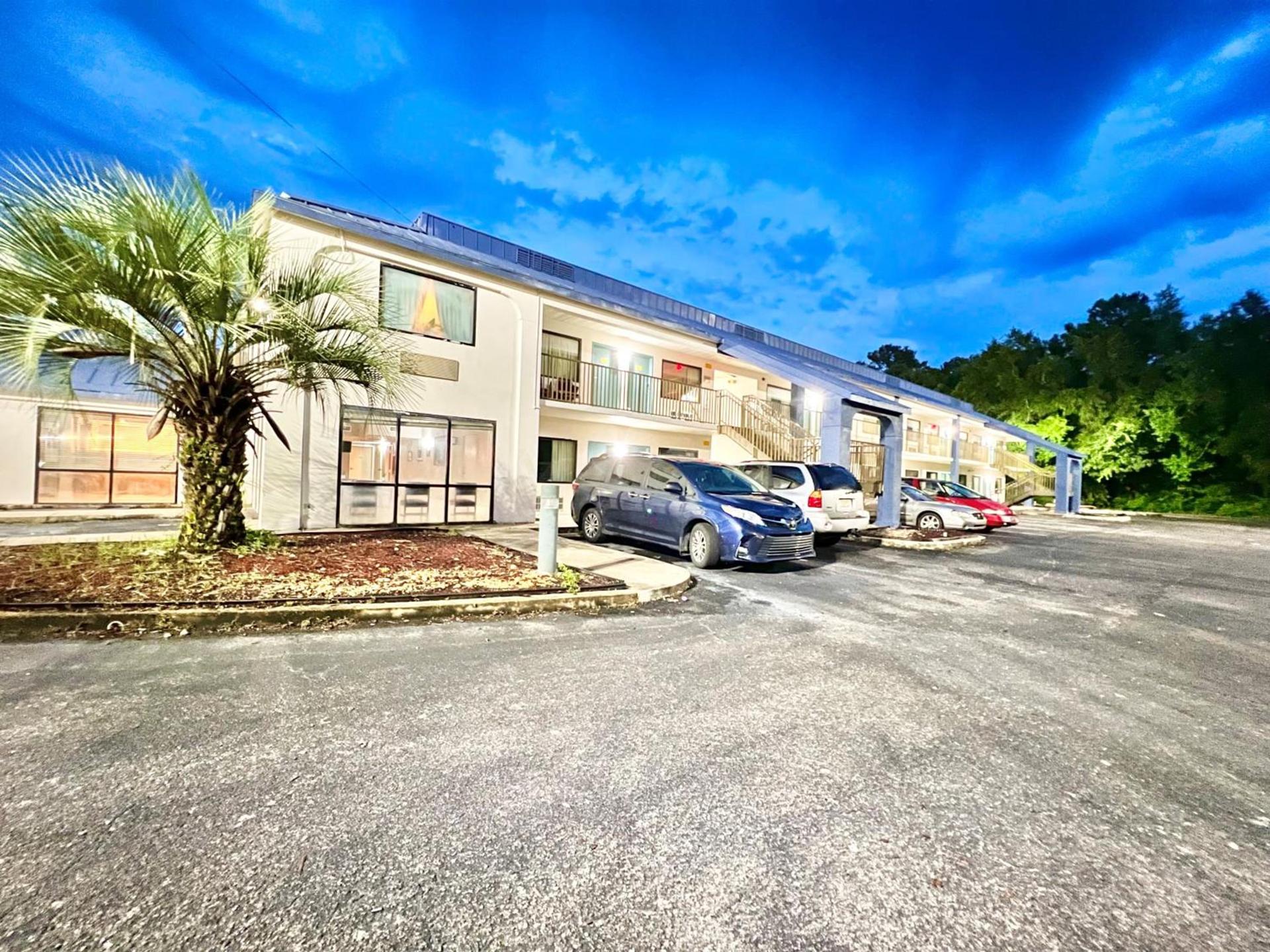 Bayou Inn & Suites photo 16