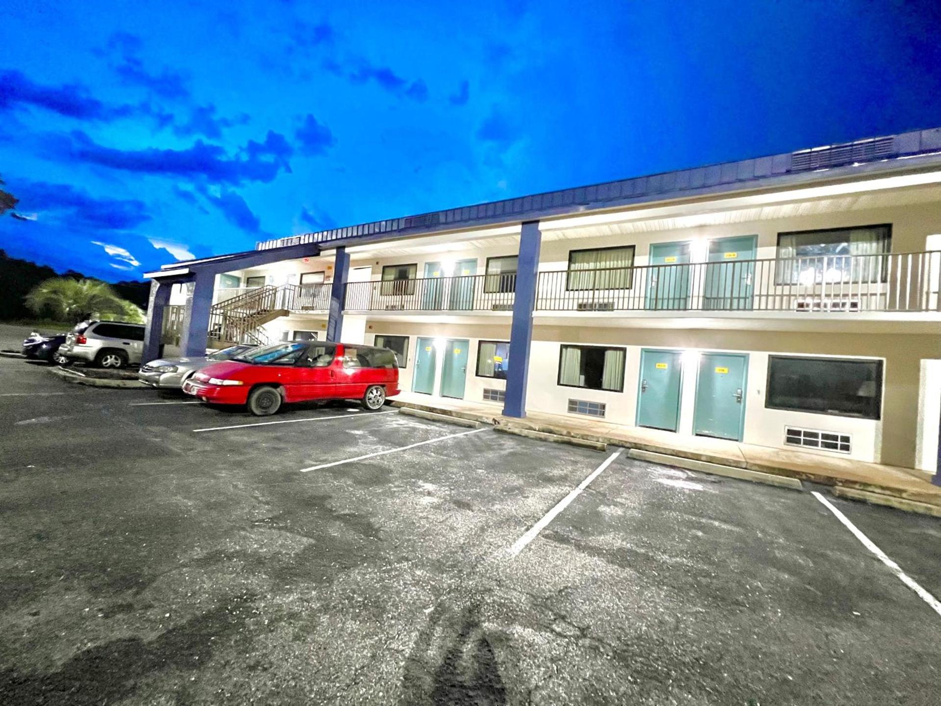 Bayou Inn & Suites photo 17