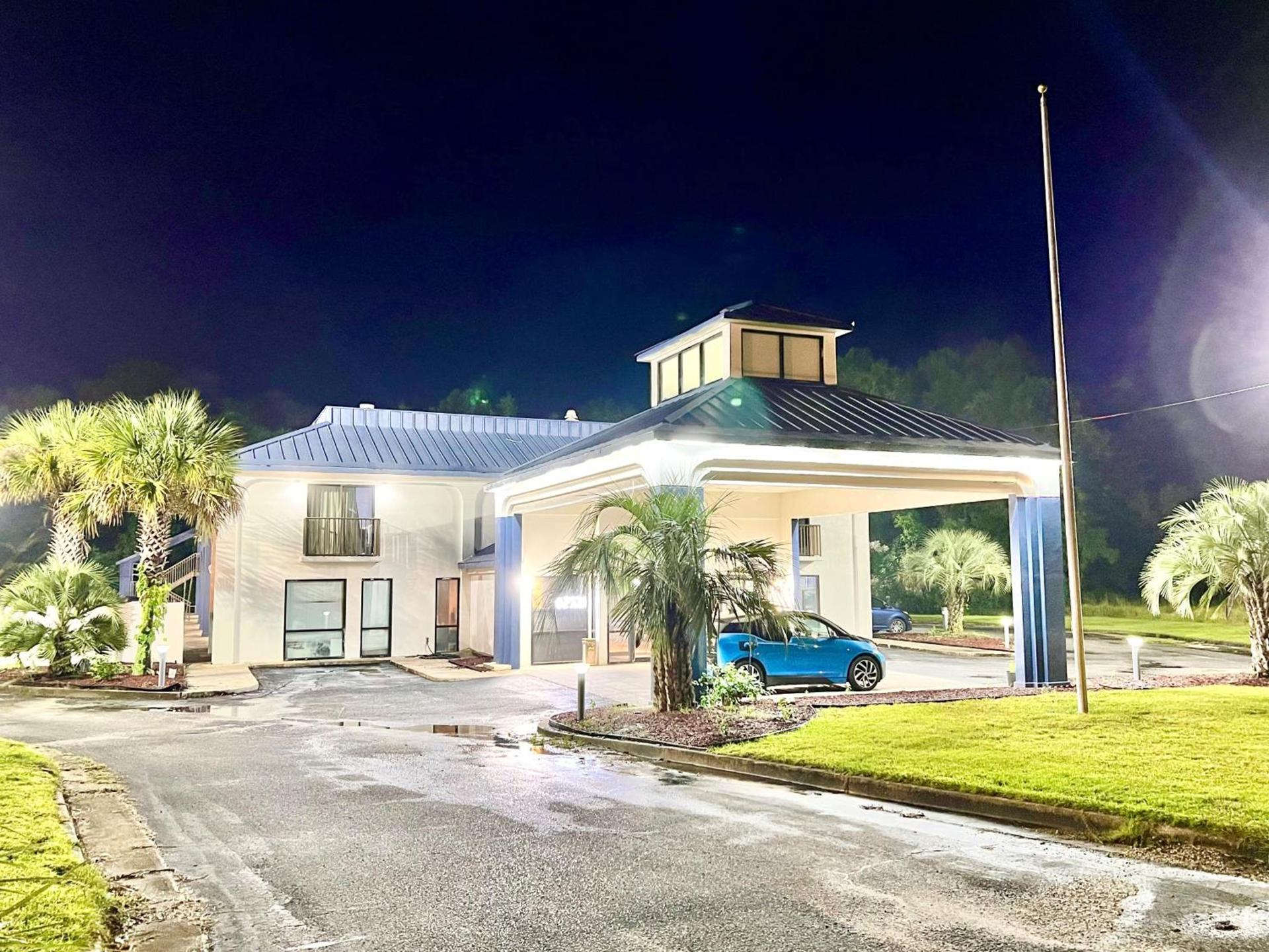 Bayou Inn & Suites photo 18
