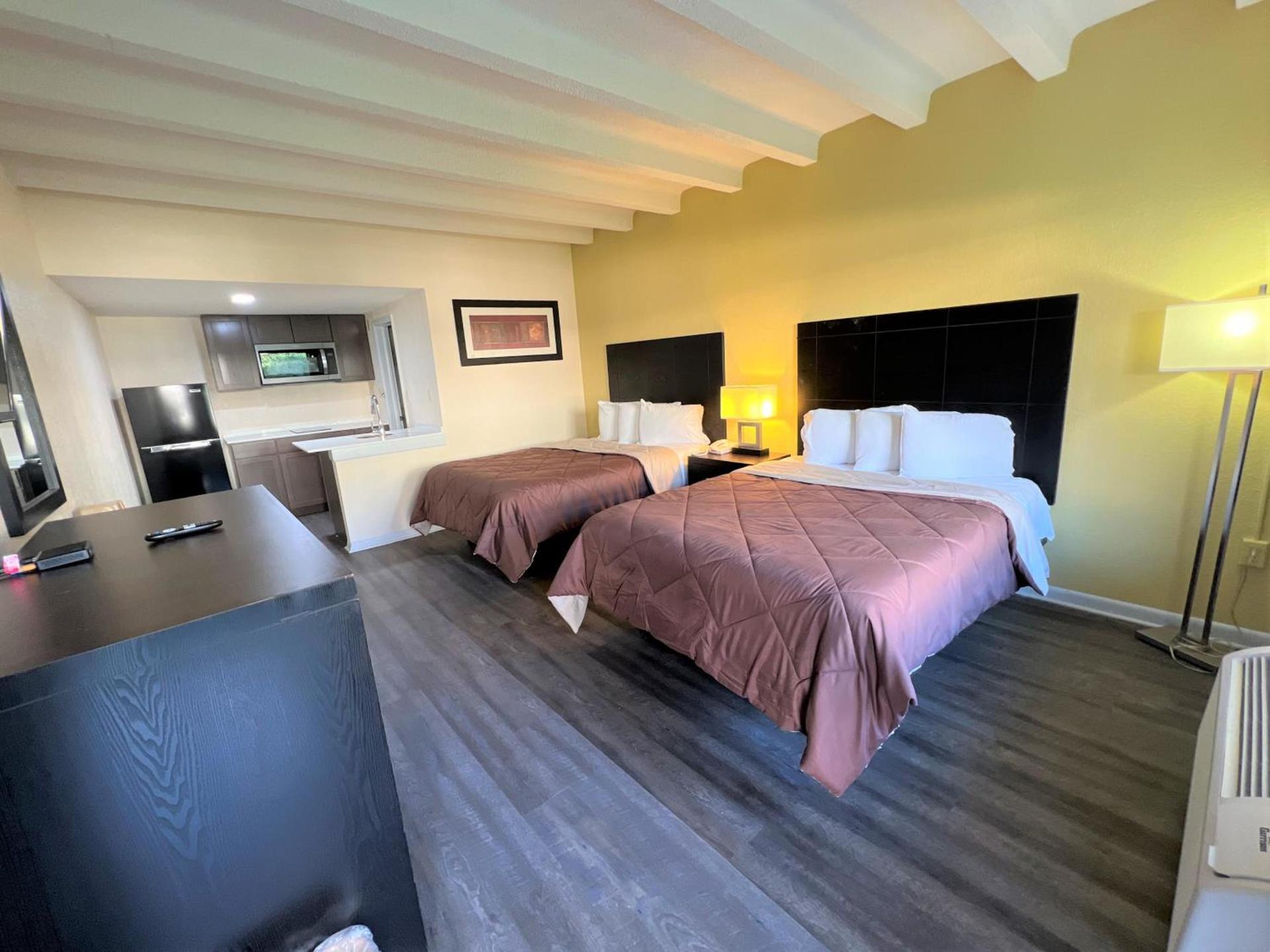 James River Inn & Suites photo 23