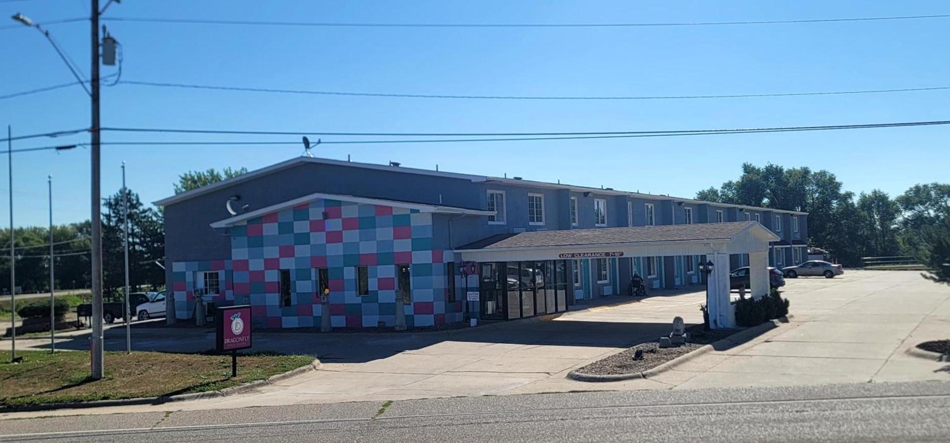 Dragonfly Inn & Suites — hotel in Hastings