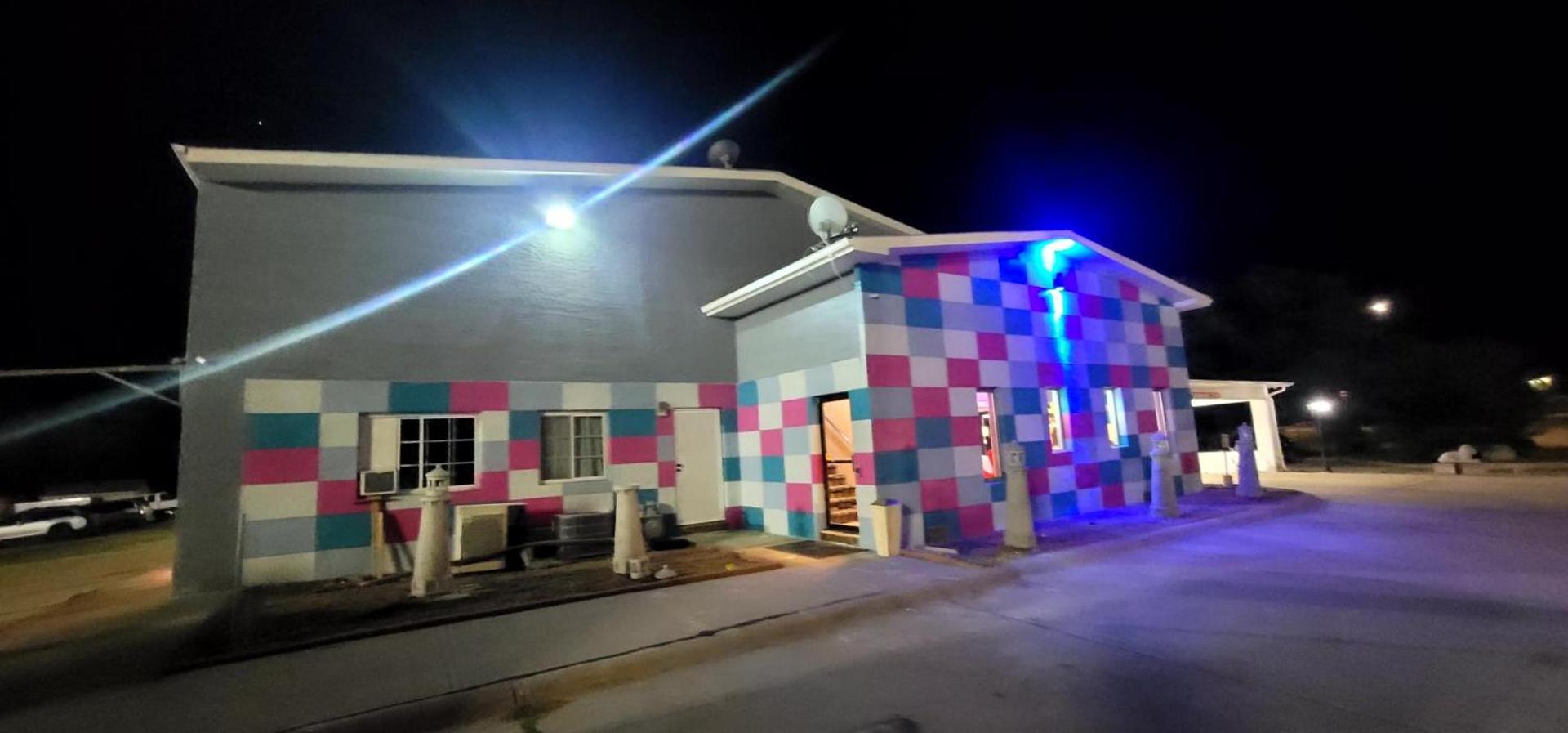 Dragonfly Inn & Suites photo 16