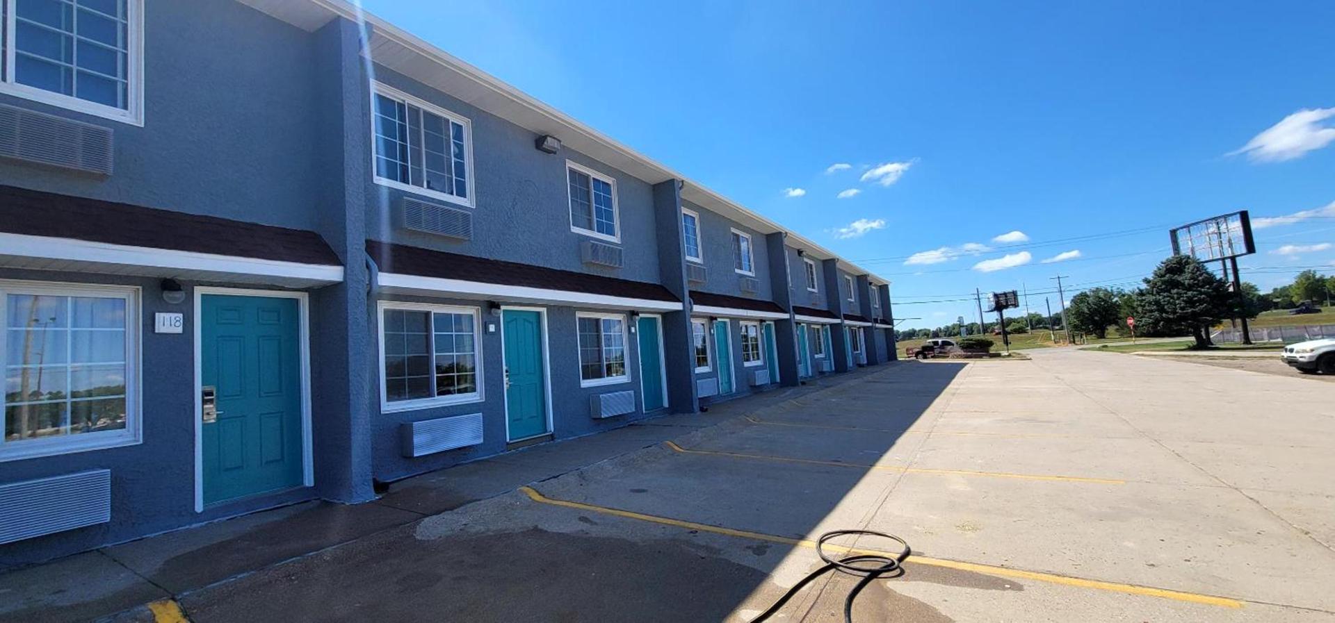 Dragonfly Inn & Suites photo 18