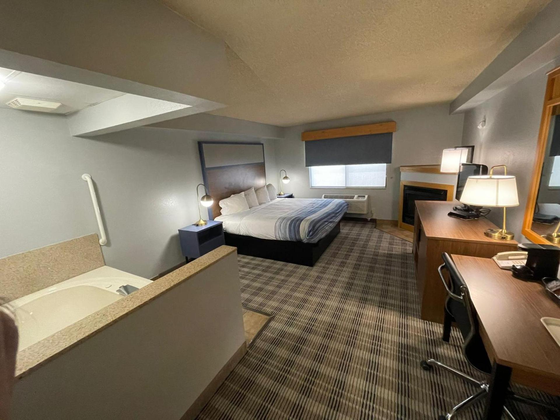 AmericInn by Wyndham Sayre photo 40