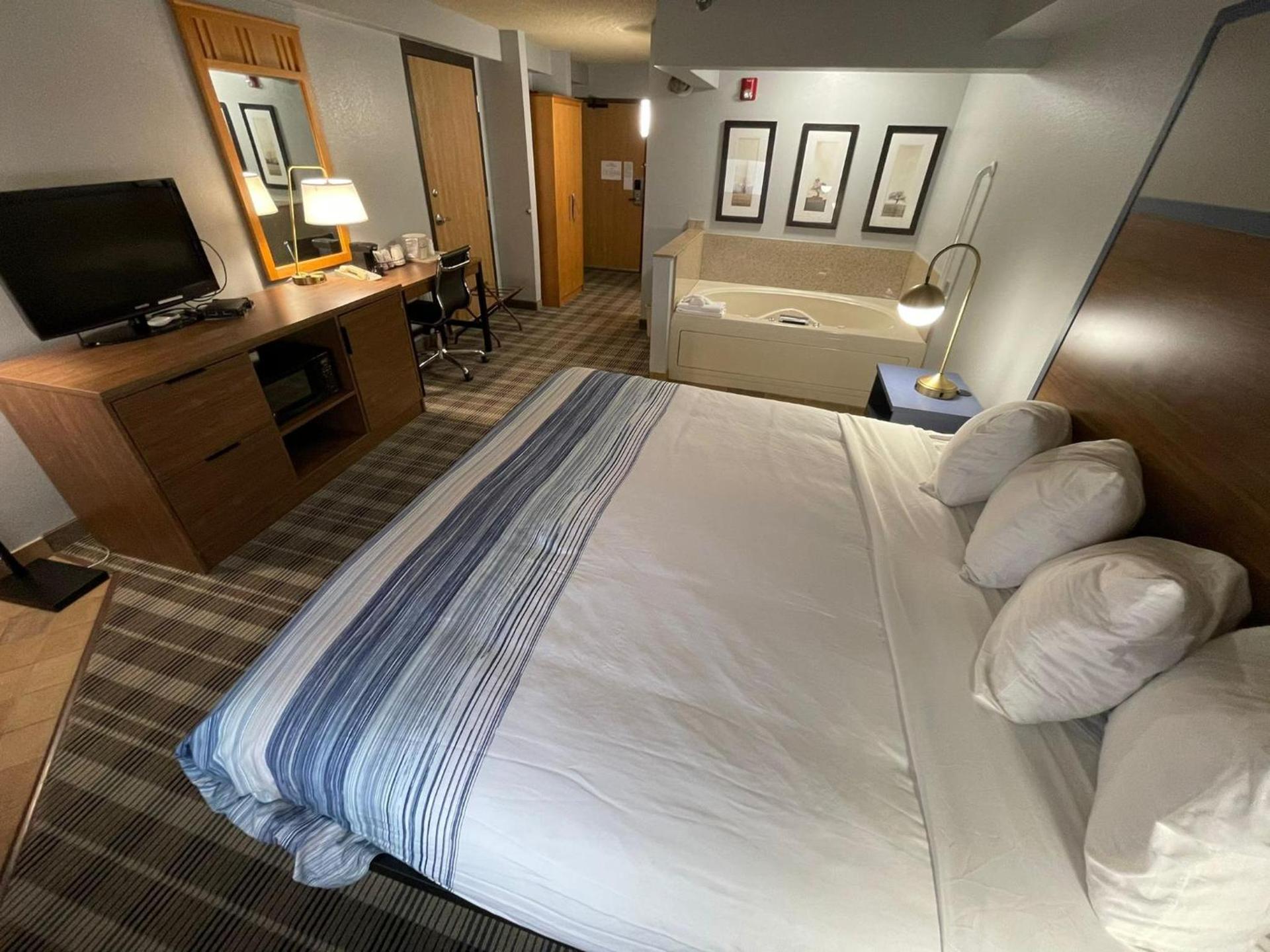 AmericInn by Wyndham Sayre photo 44
