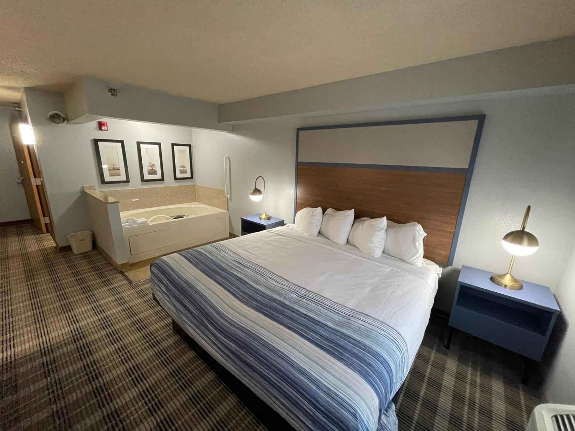 AmericInn by Wyndham Sayre photo 48