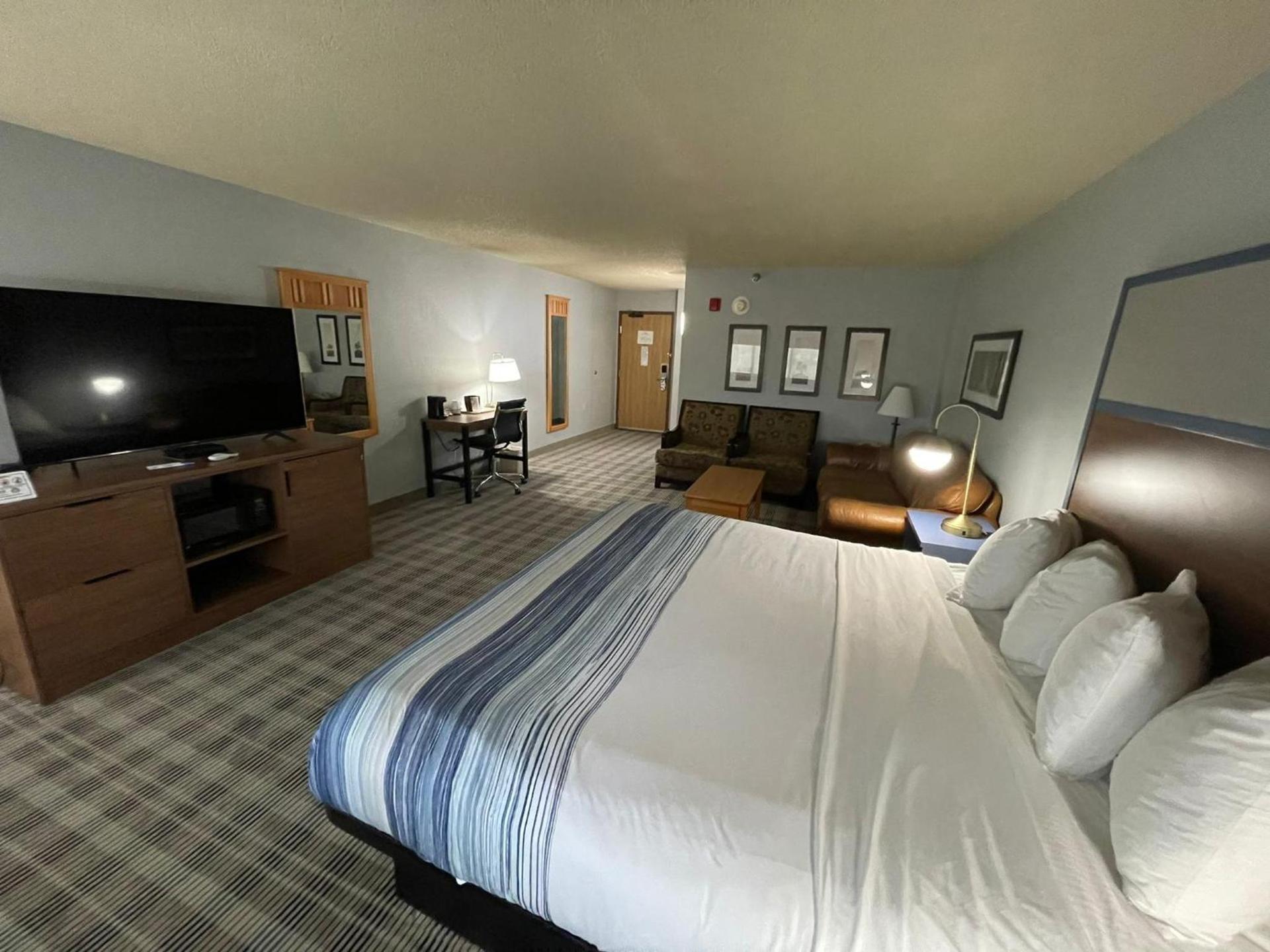 AmericInn by Wyndham Sayre photo 54
