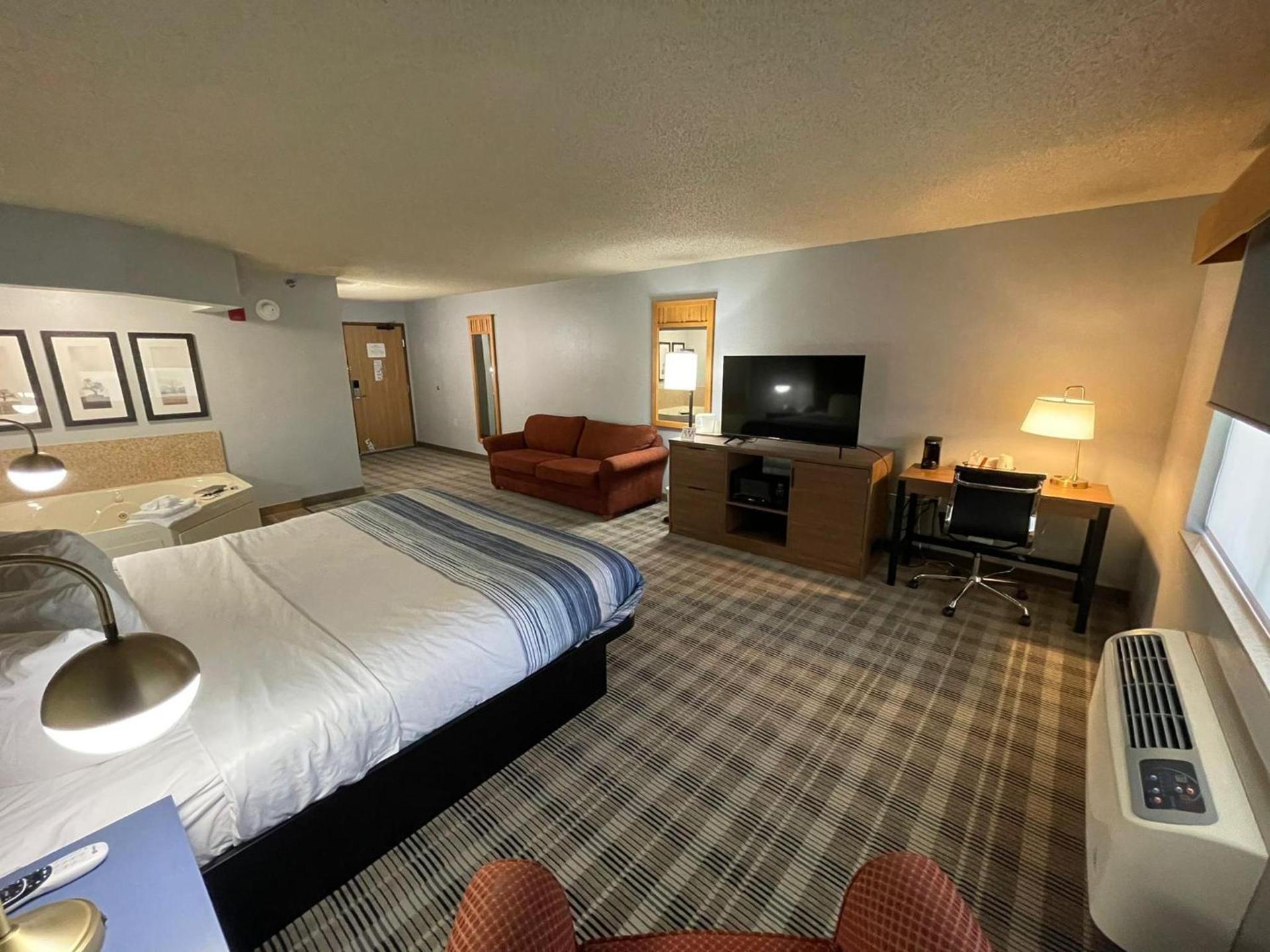 AmericInn by Wyndham Sayre photo 57