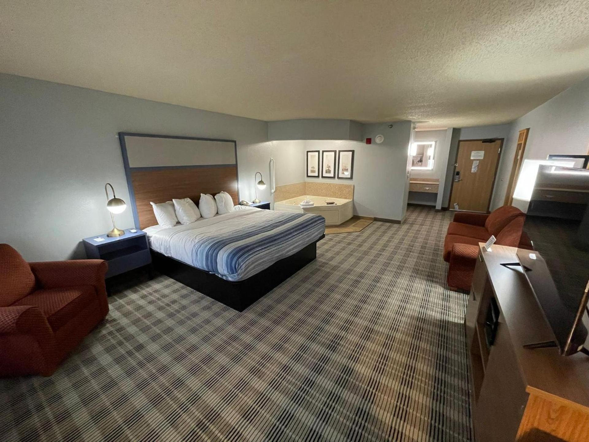 AmericInn by Wyndham Sayre photo 60