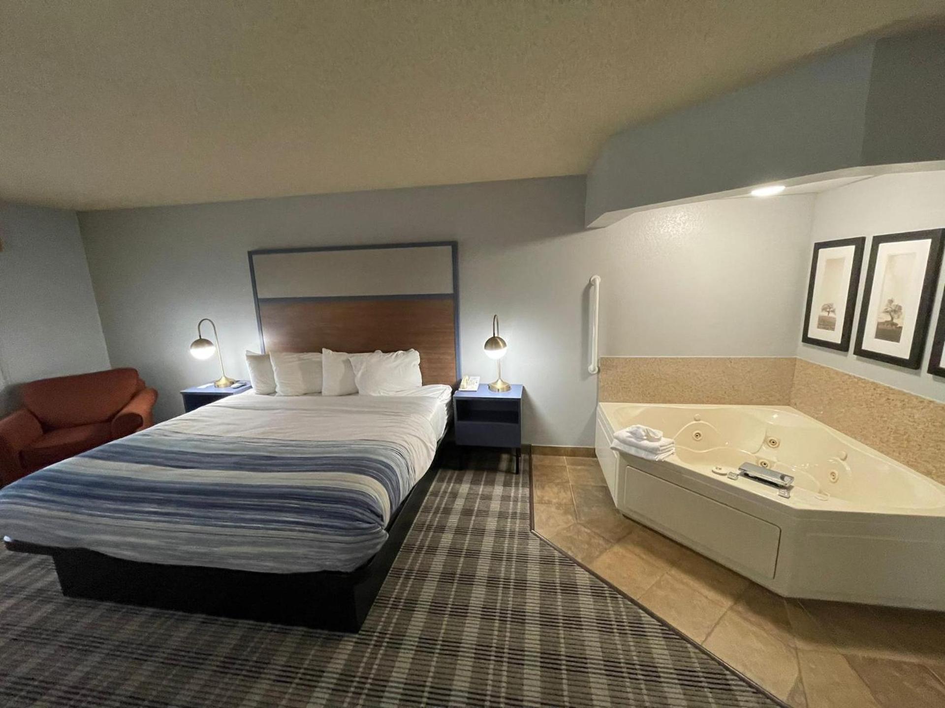 AmericInn by Wyndham Sayre photo 61