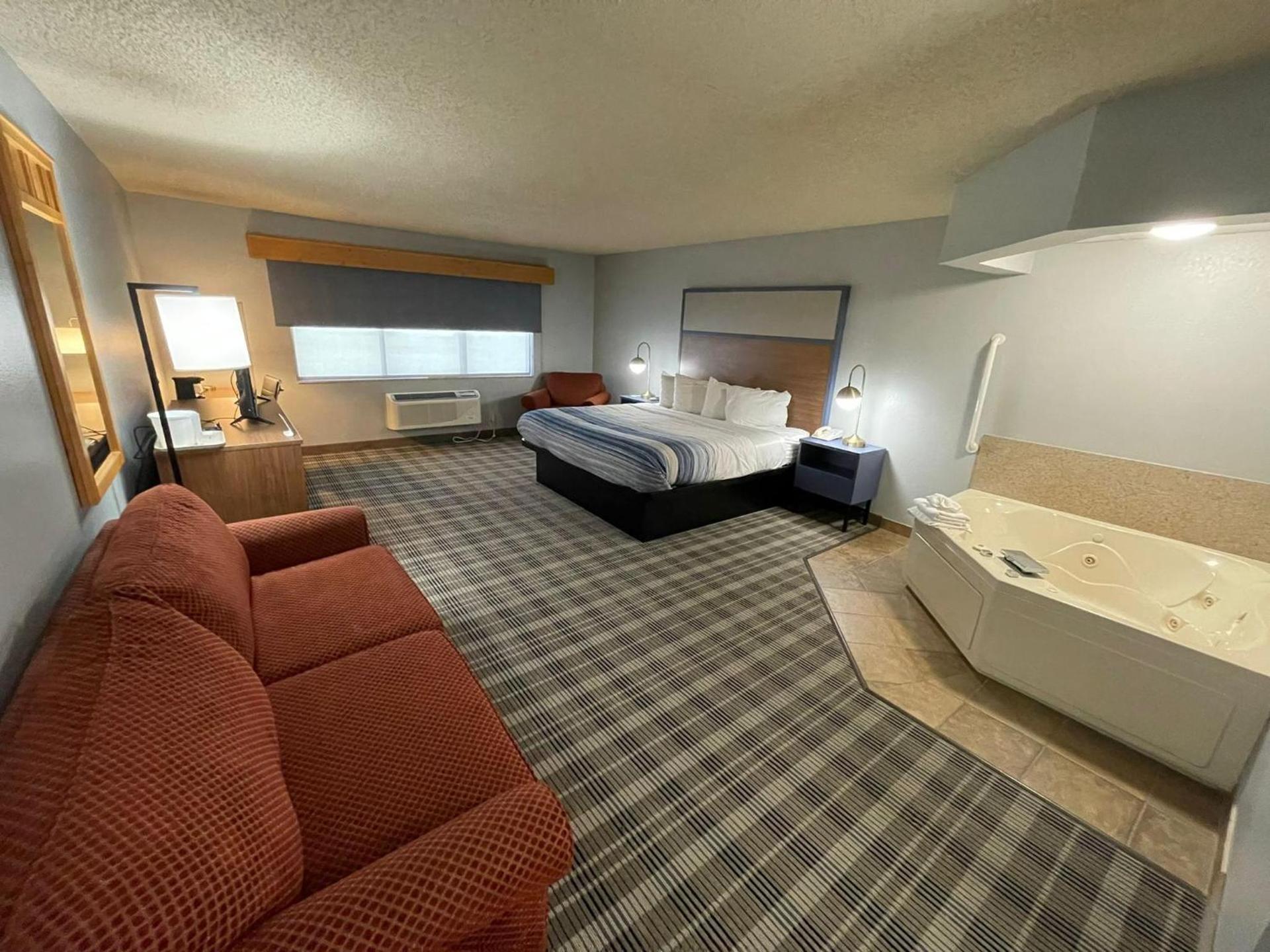 AmericInn by Wyndham Sayre photo 62