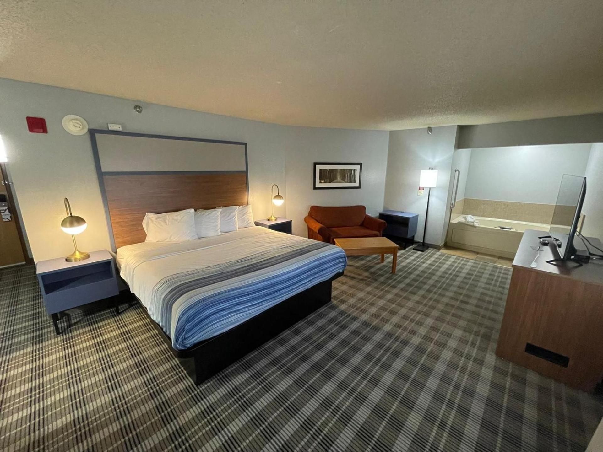 AmericInn by Wyndham Sayre photo 75