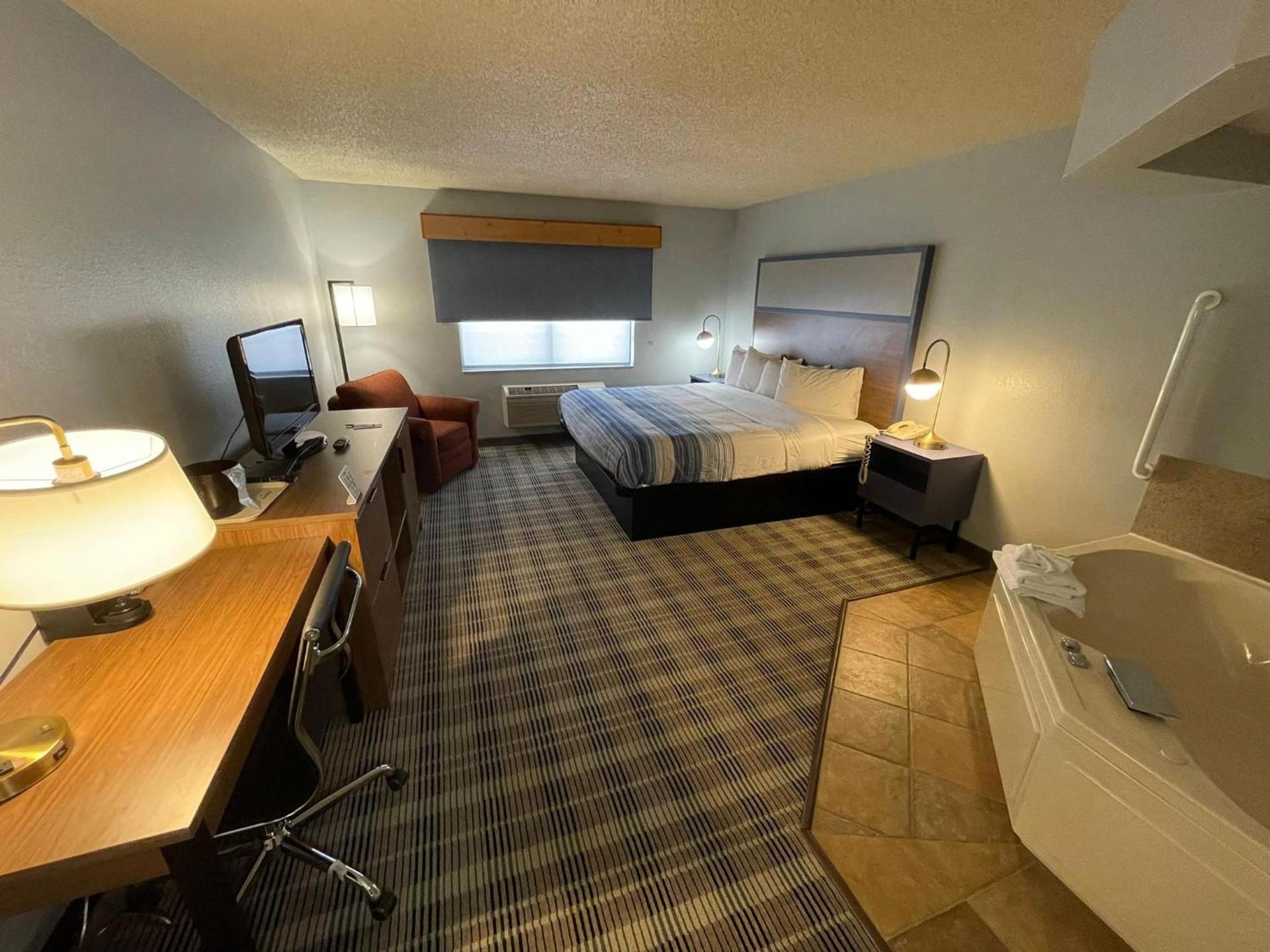 AmericInn by Wyndham Sayre photo 78