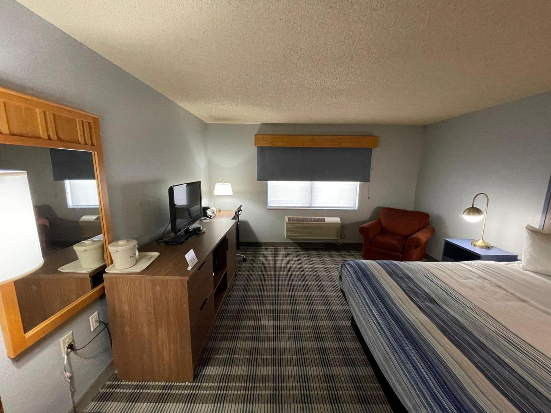 AmericInn by Wyndham Sayre photo 82