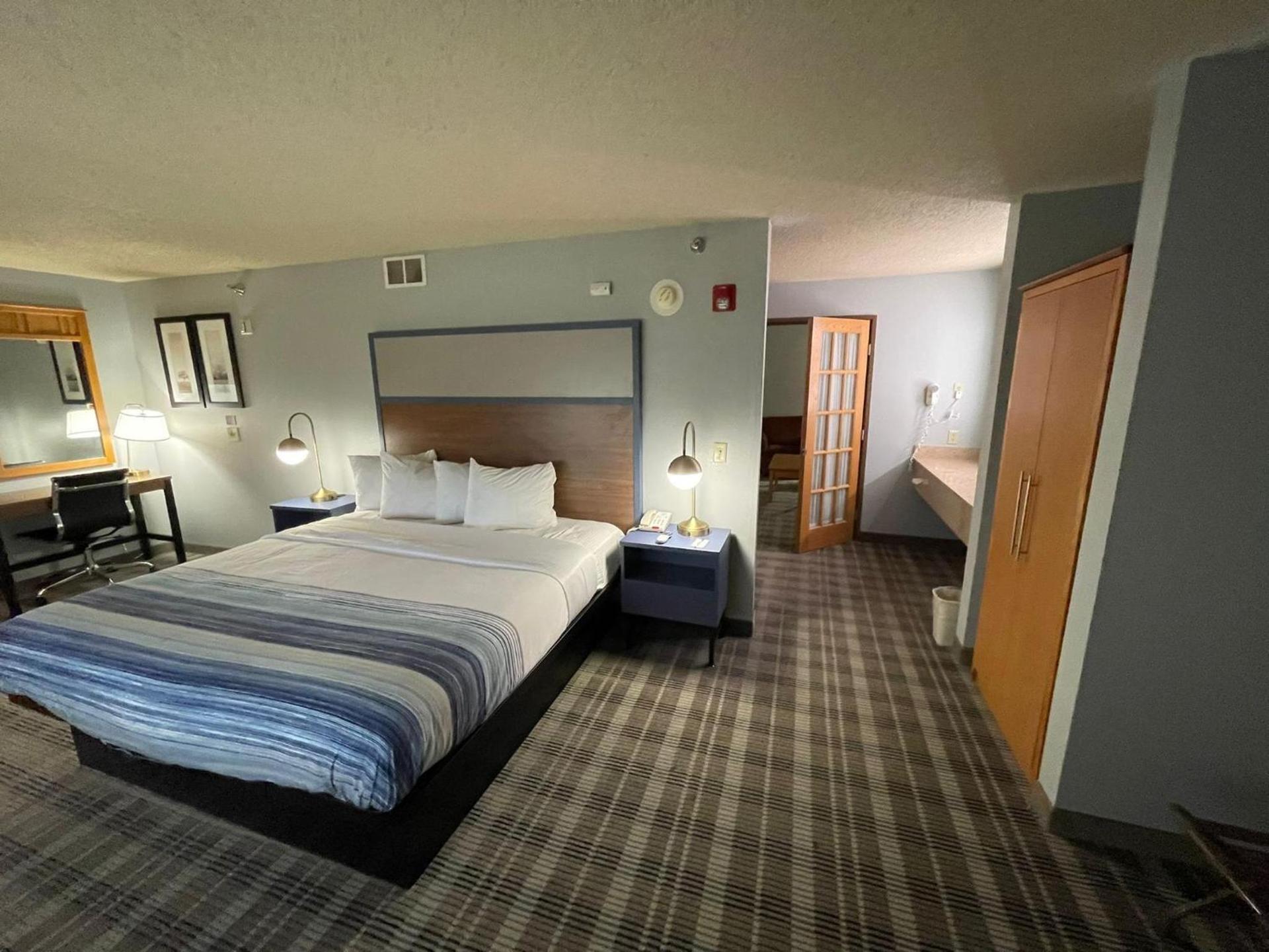 AmericInn by Wyndham Sayre photo 84