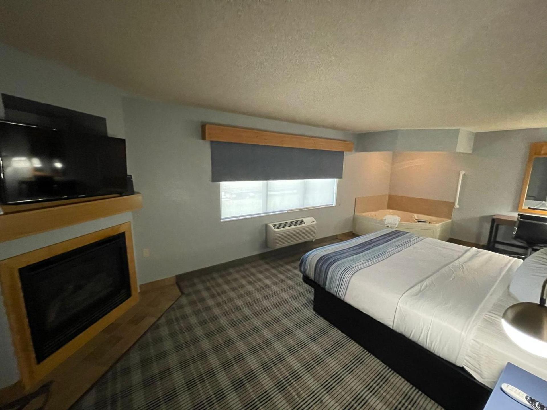AmericInn by Wyndham Sayre photo 83