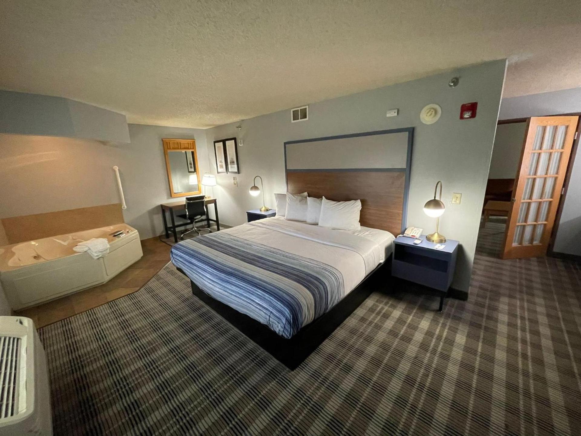 AmericInn by Wyndham Sayre photo 86