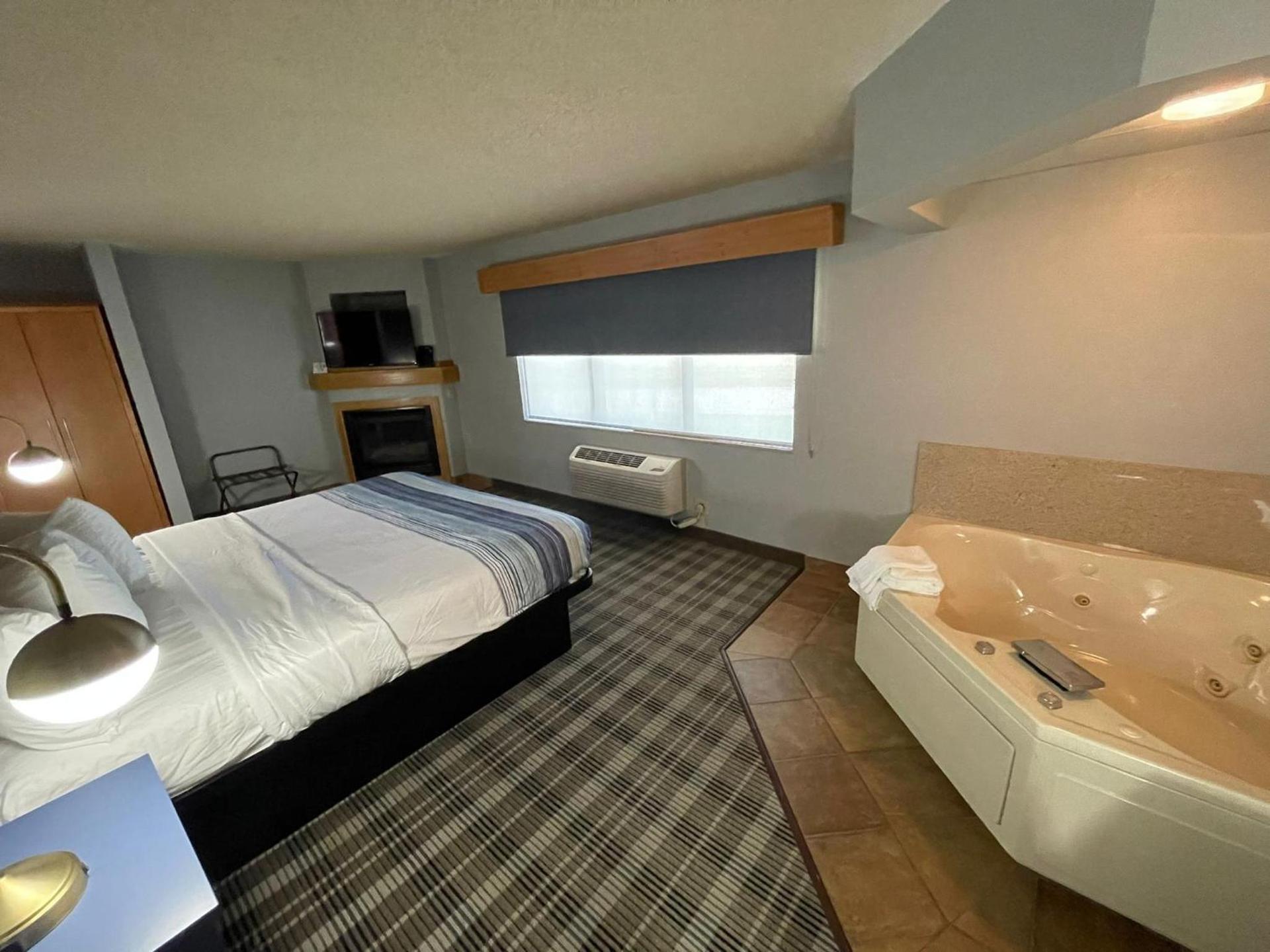 AmericInn by Wyndham Sayre photo 88