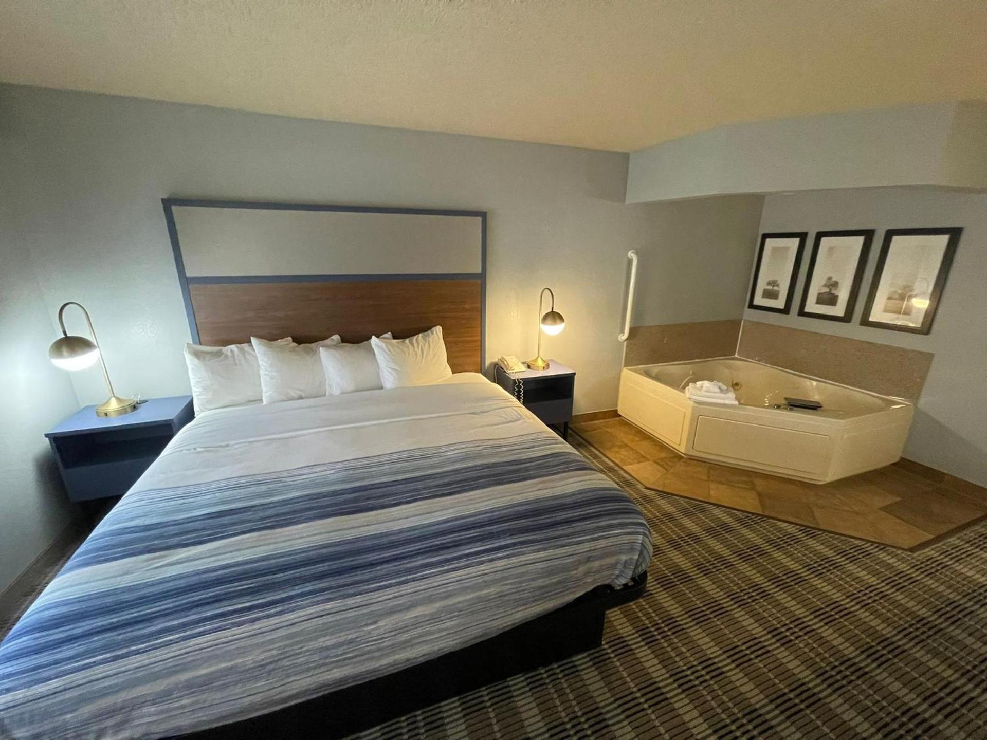 AmericInn by Wyndham Sayre photo 92