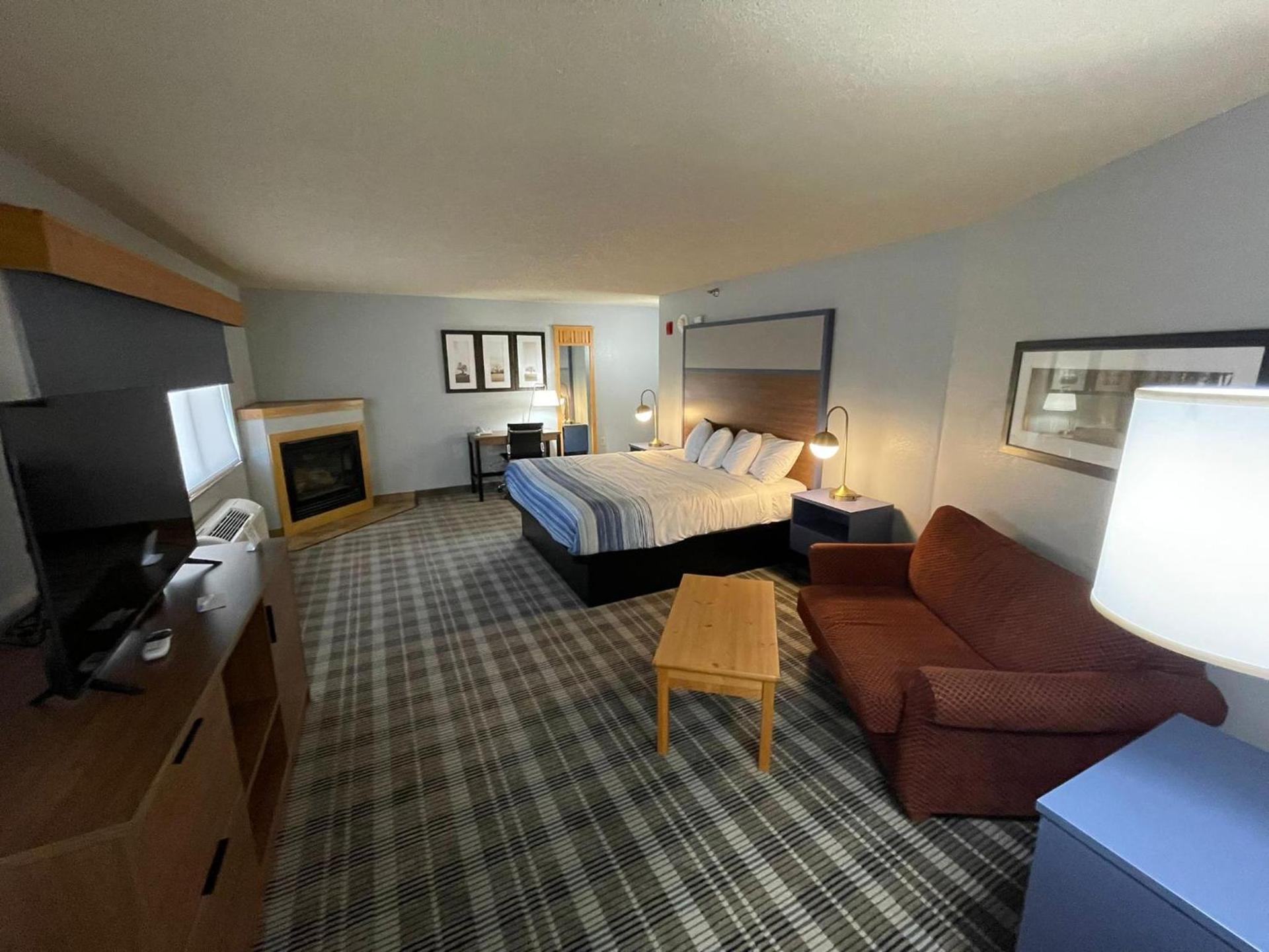 AmericInn by Wyndham Sayre photo 95