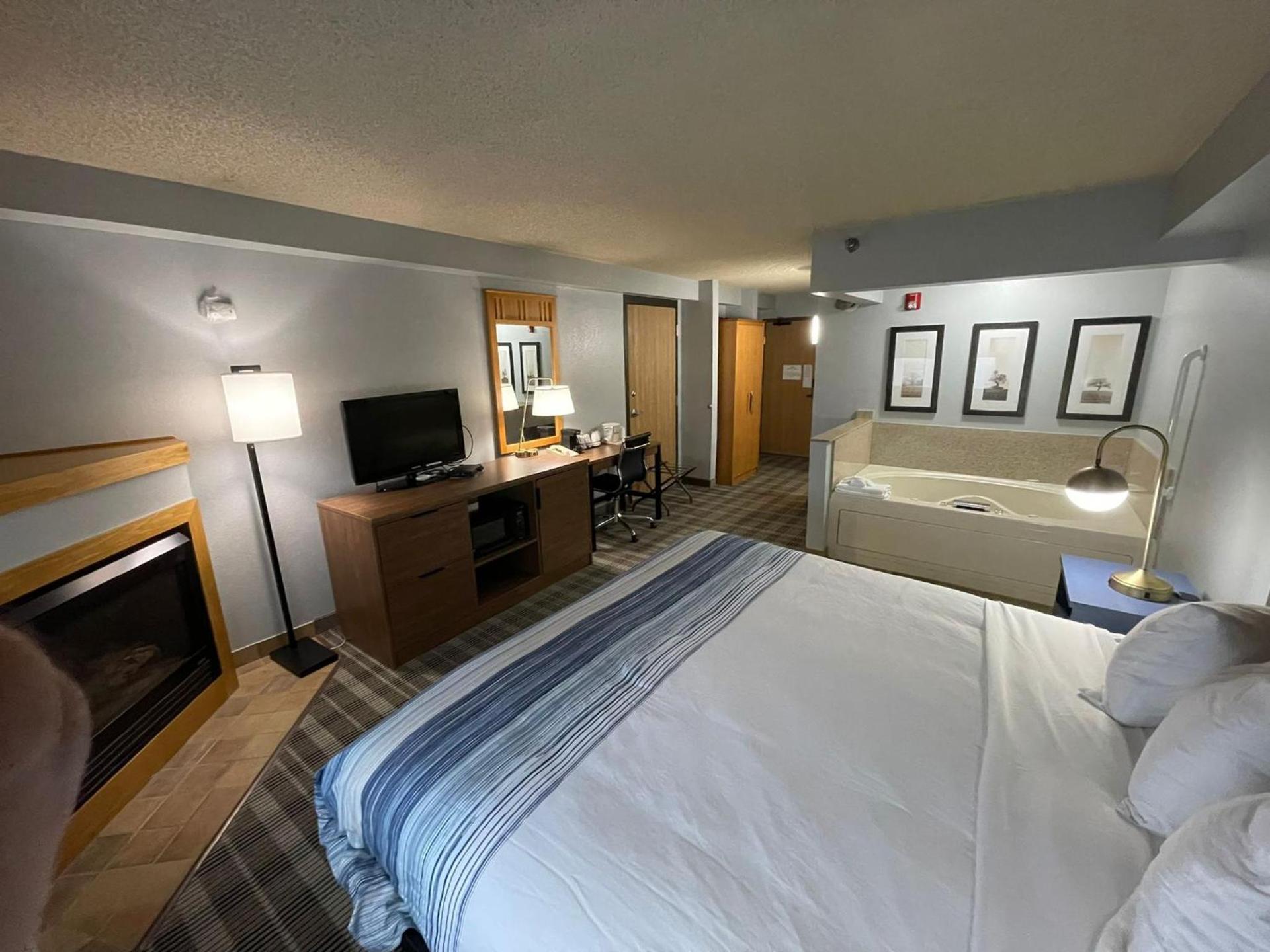AmericInn by Wyndham Sayre photo 99