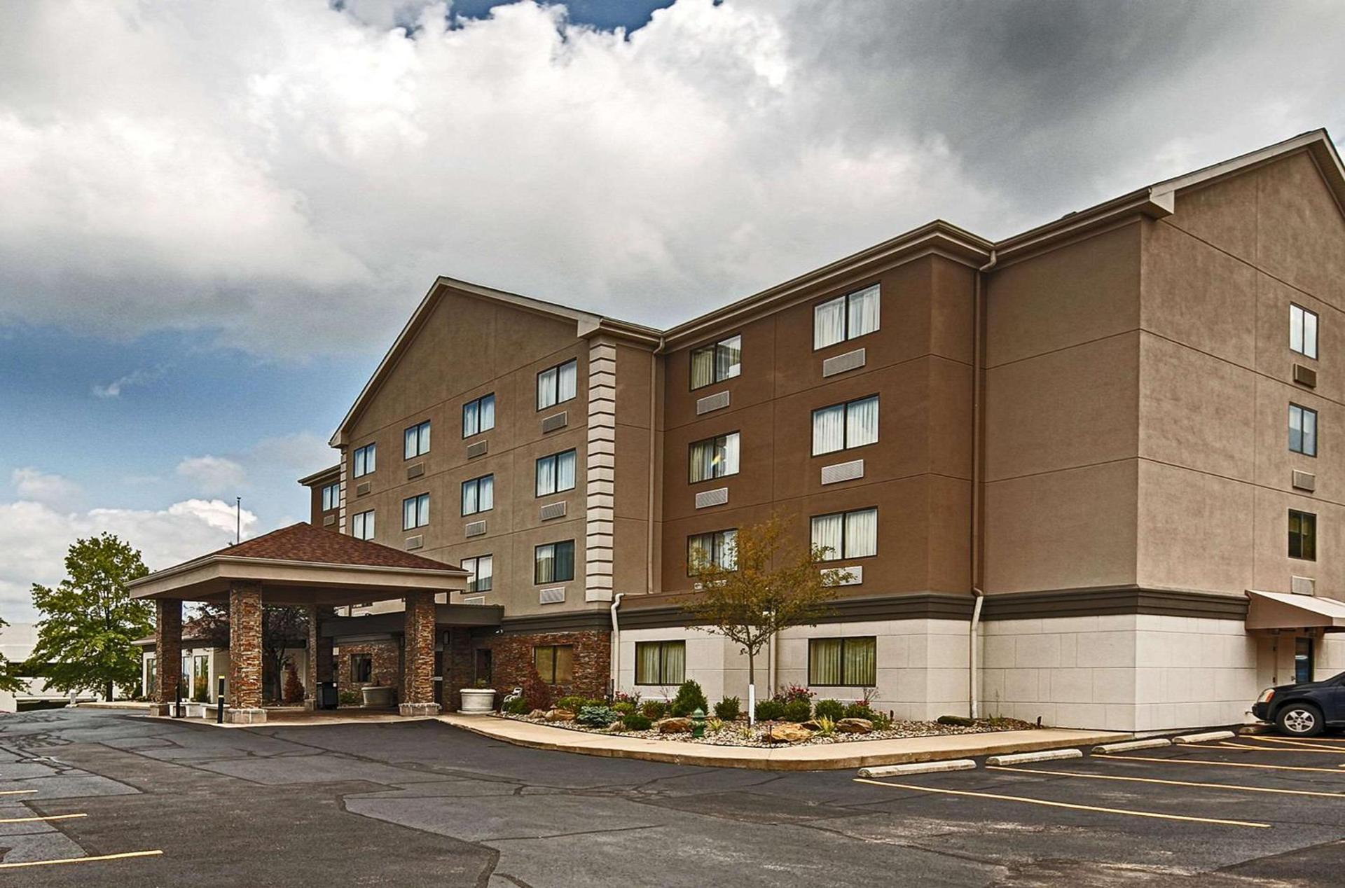 Comfort Inn & Suites Copley Akron photo 2