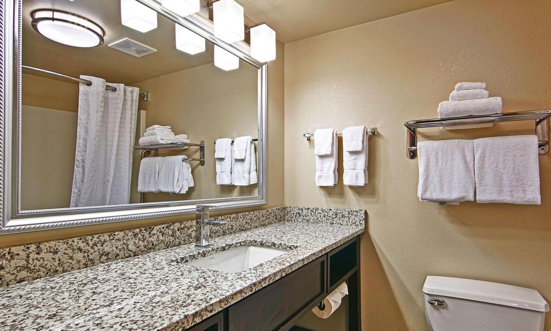 Comfort Inn & Suites Copley Akron photo 9