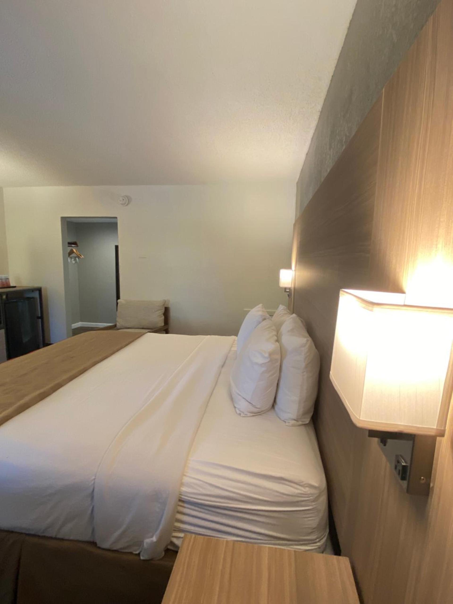 Ramada by Wyndham West Atlantic City photo 79