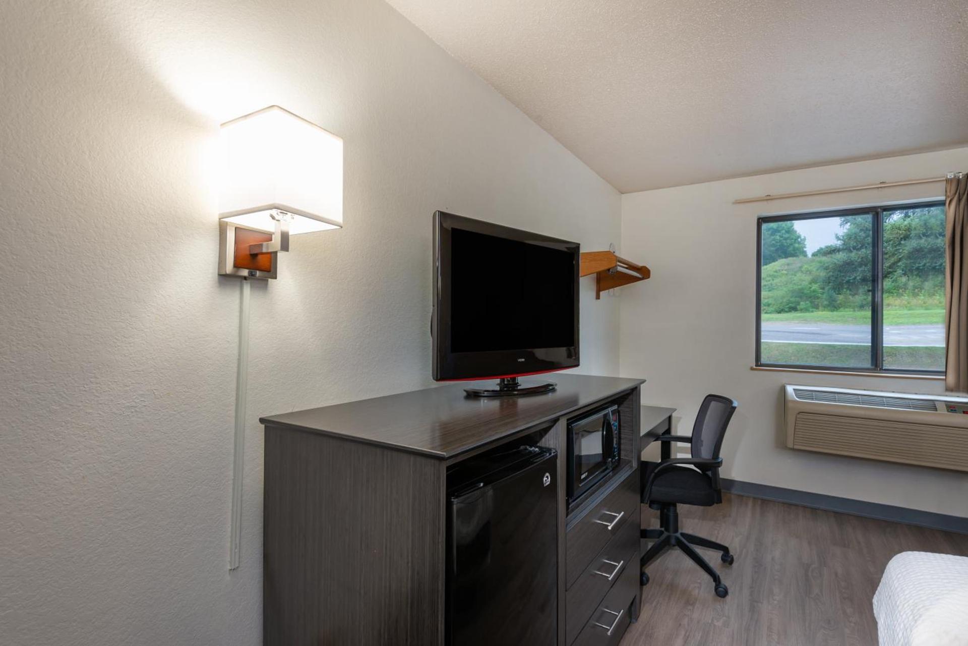 Days Inn by Wyndham Somerset PA I-70 I-76 photo 16