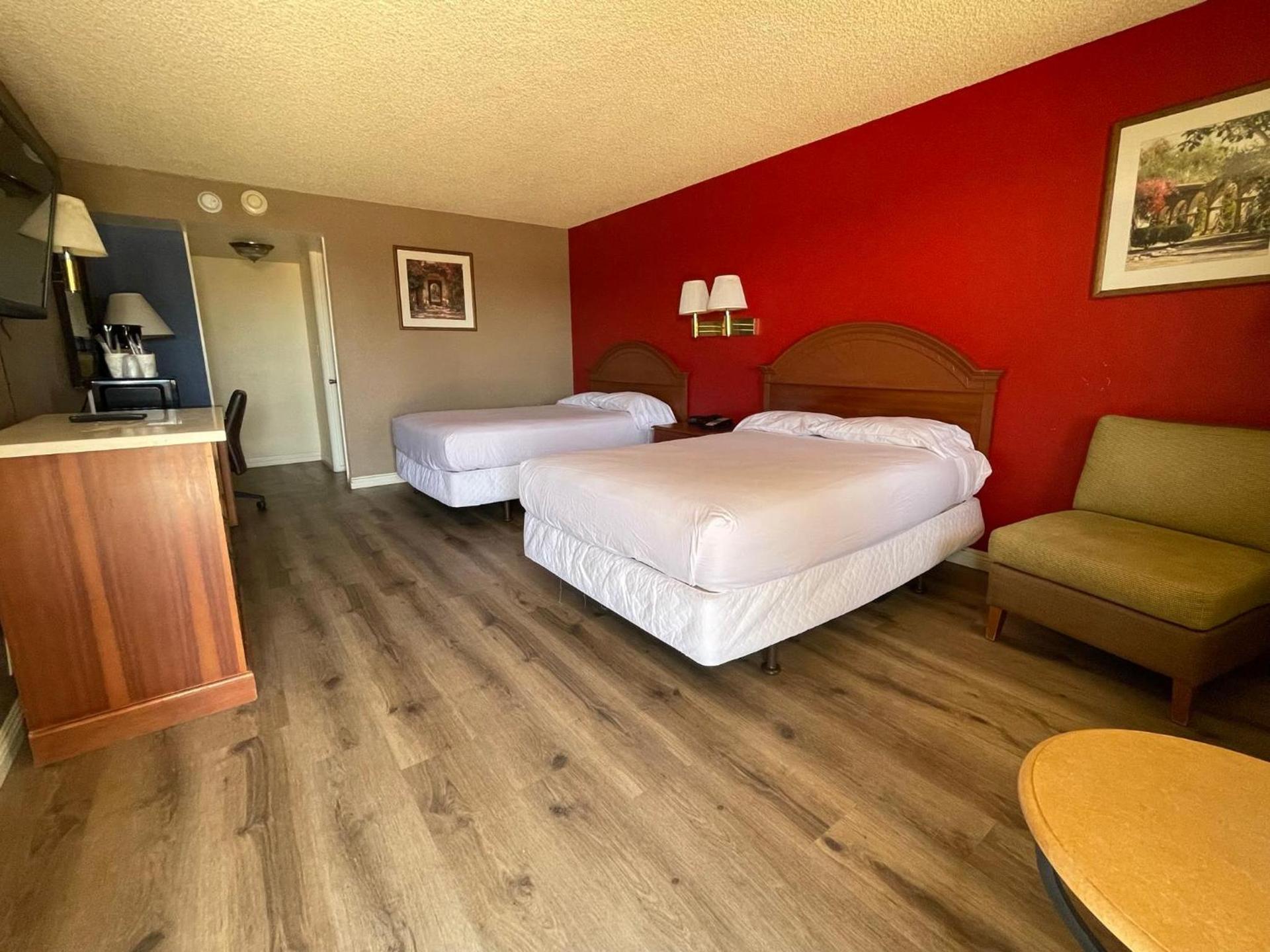 Travelodge by Wyndham Imperial - El Centro photo 9