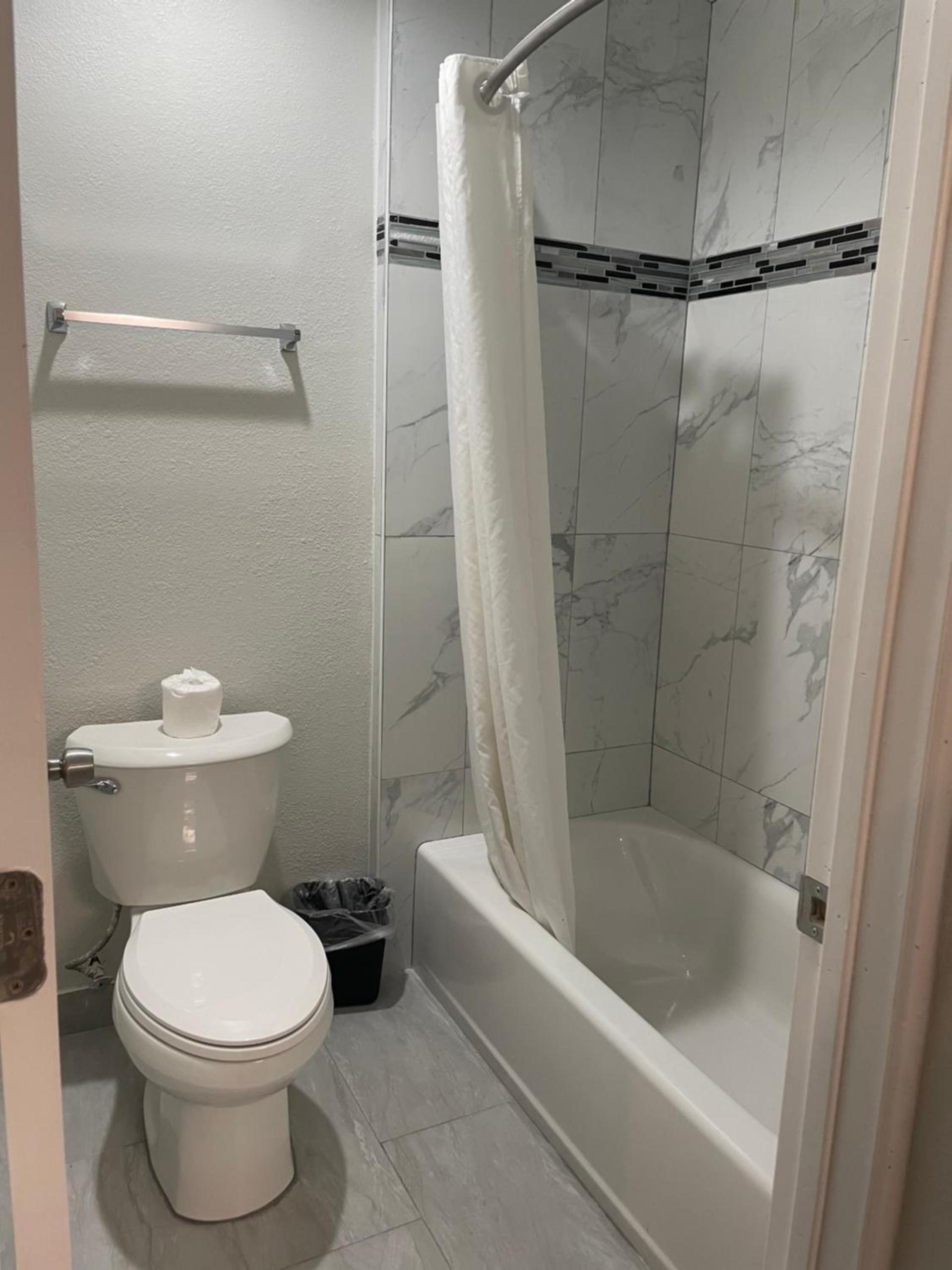 Travelodge by Wyndham Fairplex Pomona photo 14