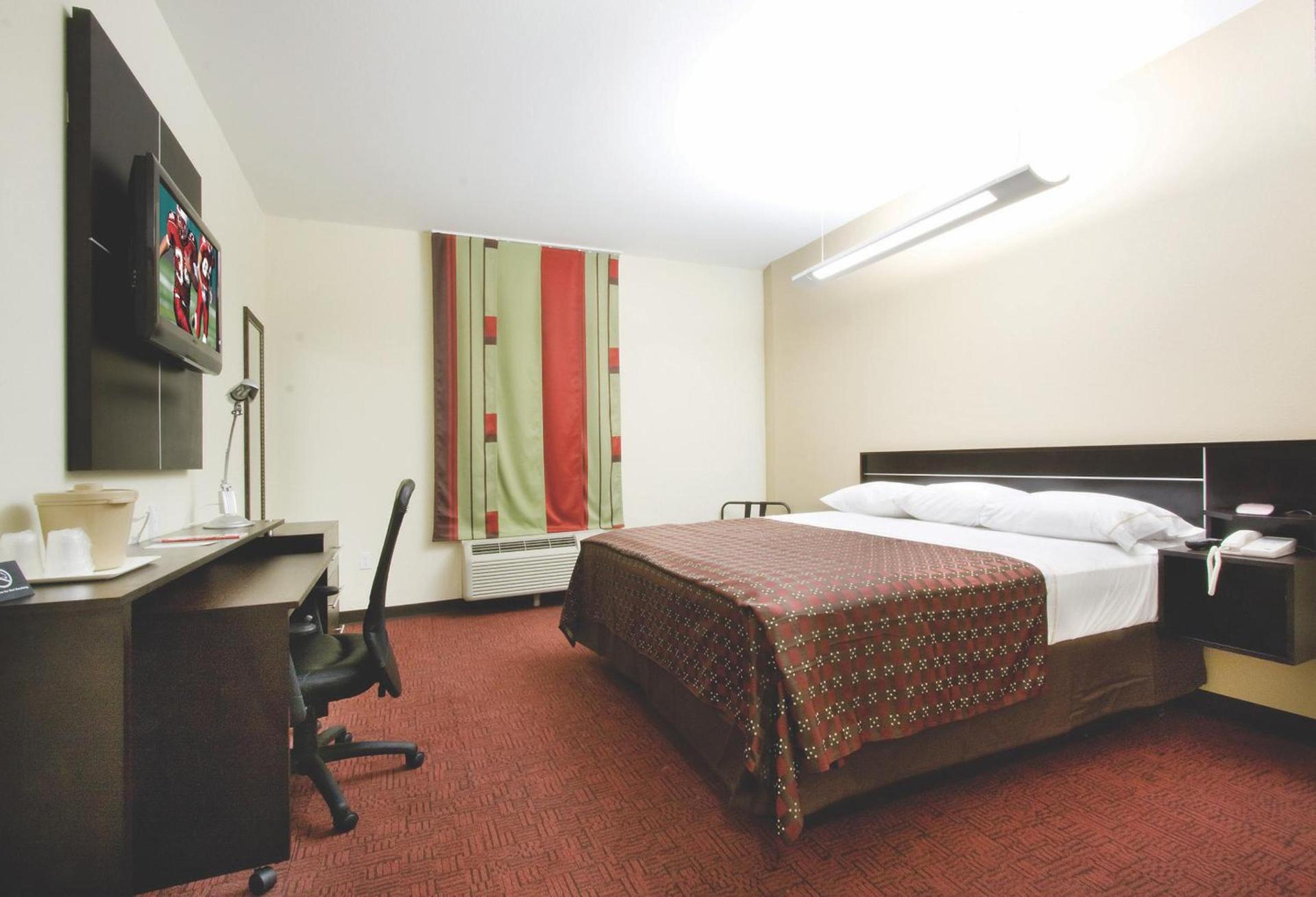 Red Roof Inn & Suites Beaumont photo 10