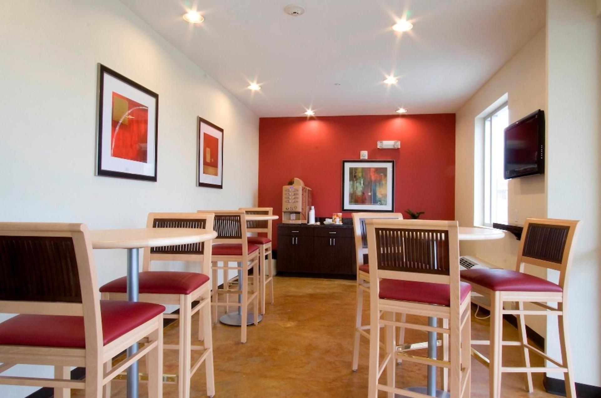Red Roof Inn & Suites Beaumont photo 4